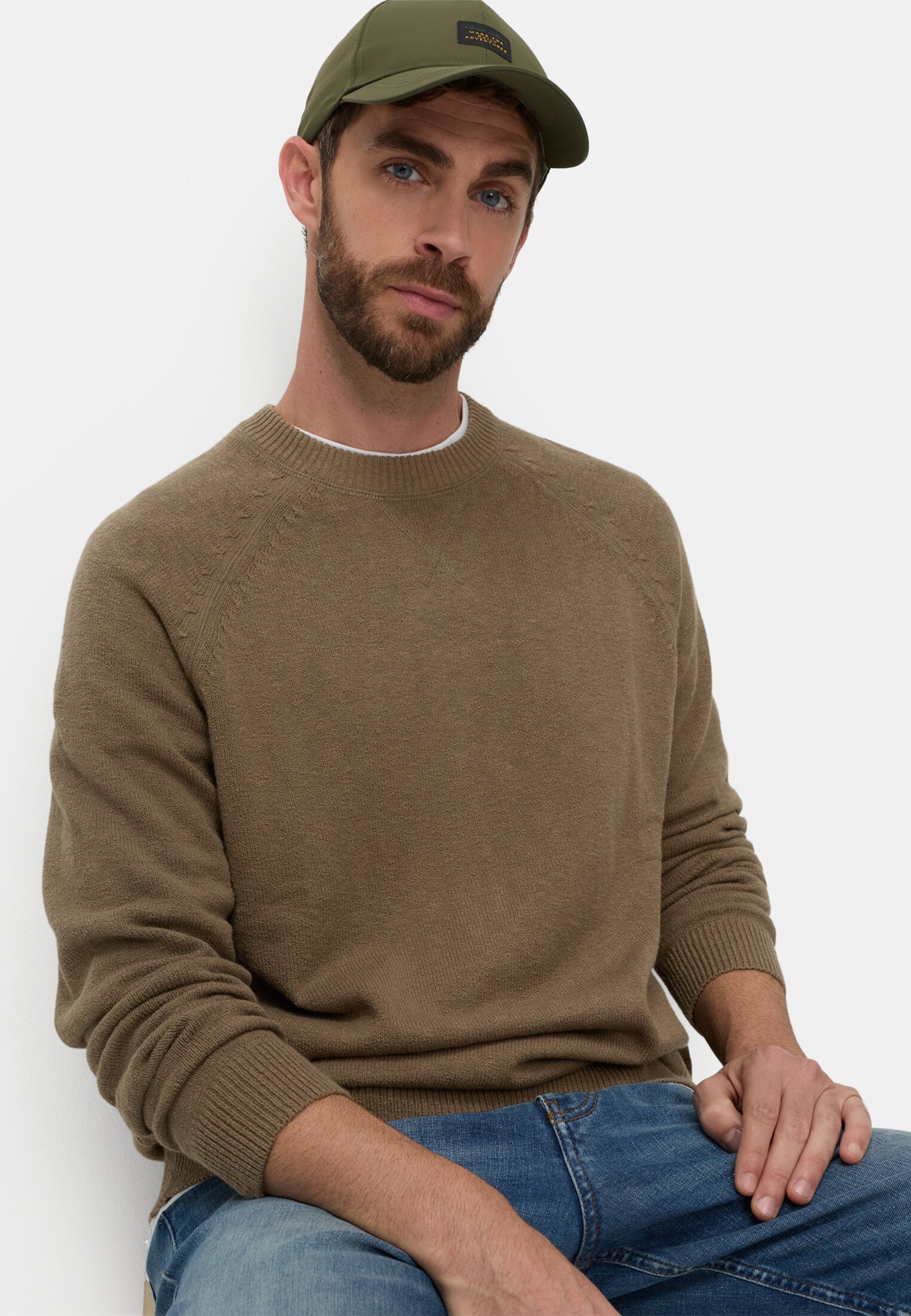 Men Pullover with crew neck Olive Green worn emotional