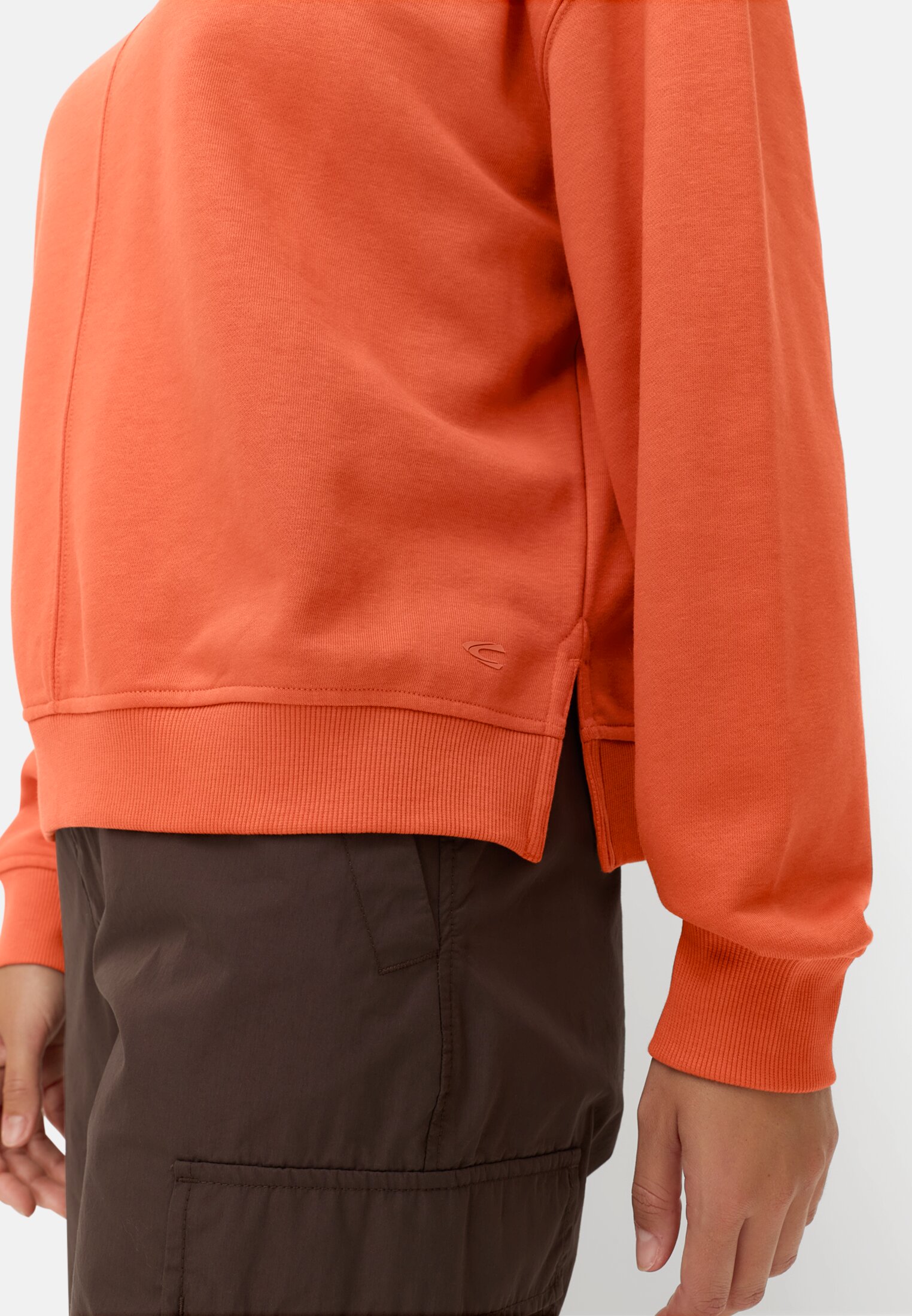 Damen Sweatshirt aus Baumwollgemisch Orange getragen detailliert nah