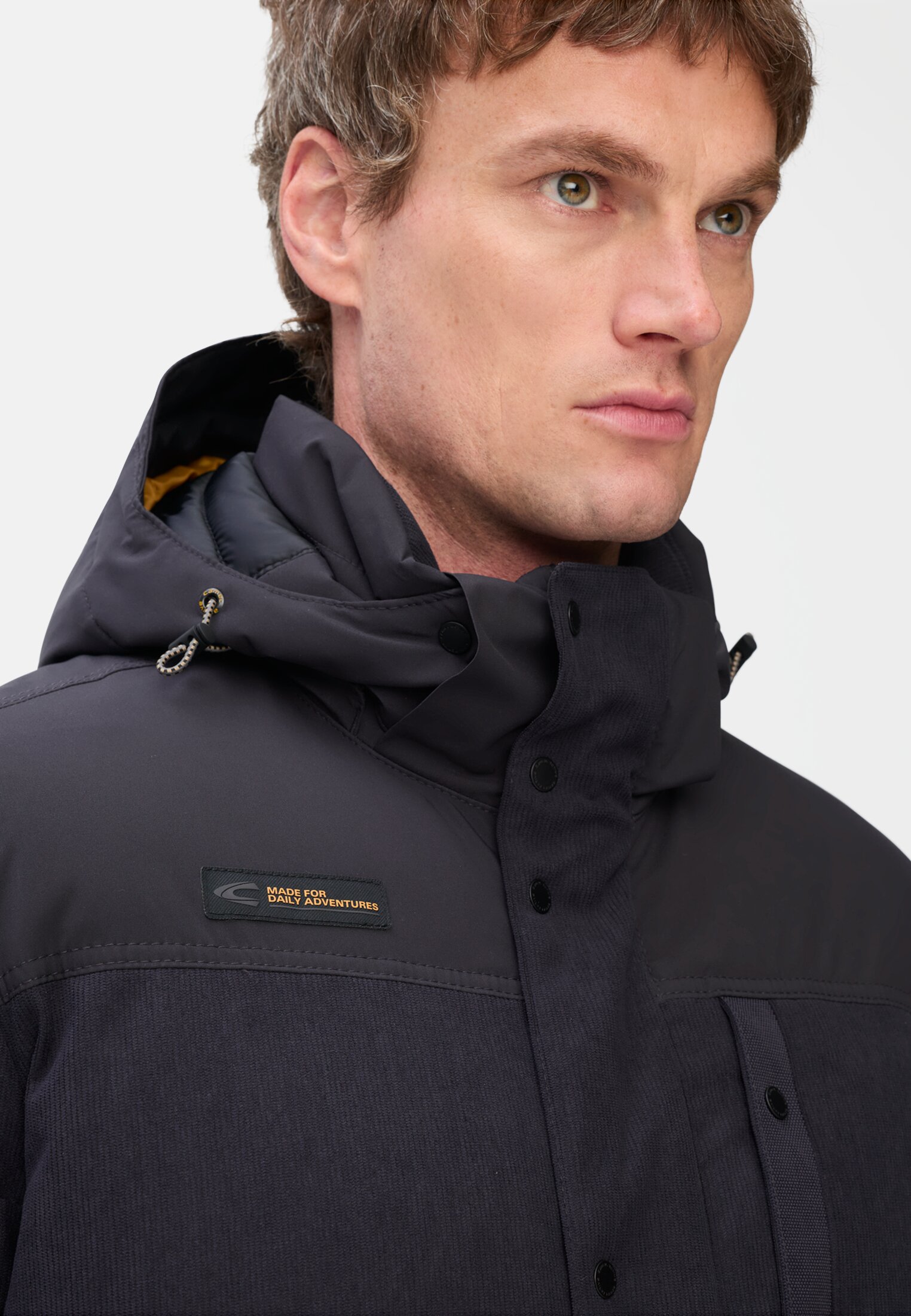 Herren Cordjacke mit abnehmbarer Kapuze Dunkelblau getragen detailliert nah