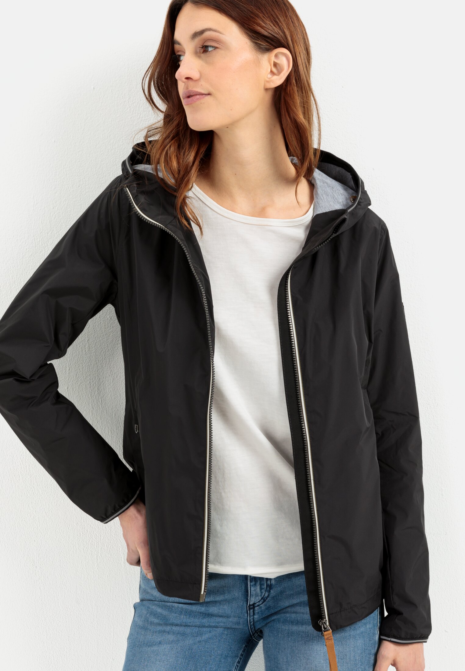 Light windbreaker for Women in black camel active