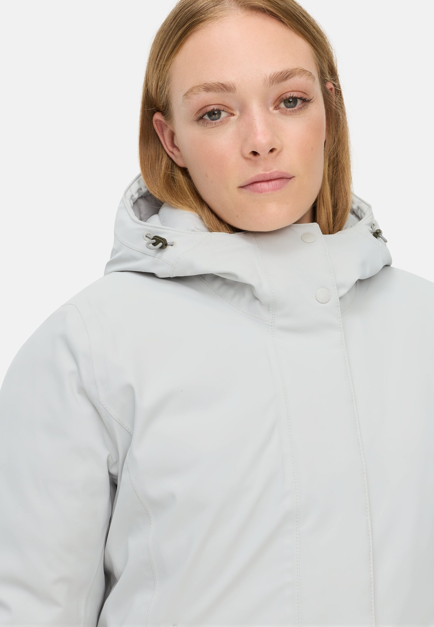 Damen Funktionsparka mit reflektierenden Details Silber getragen detailliert nah