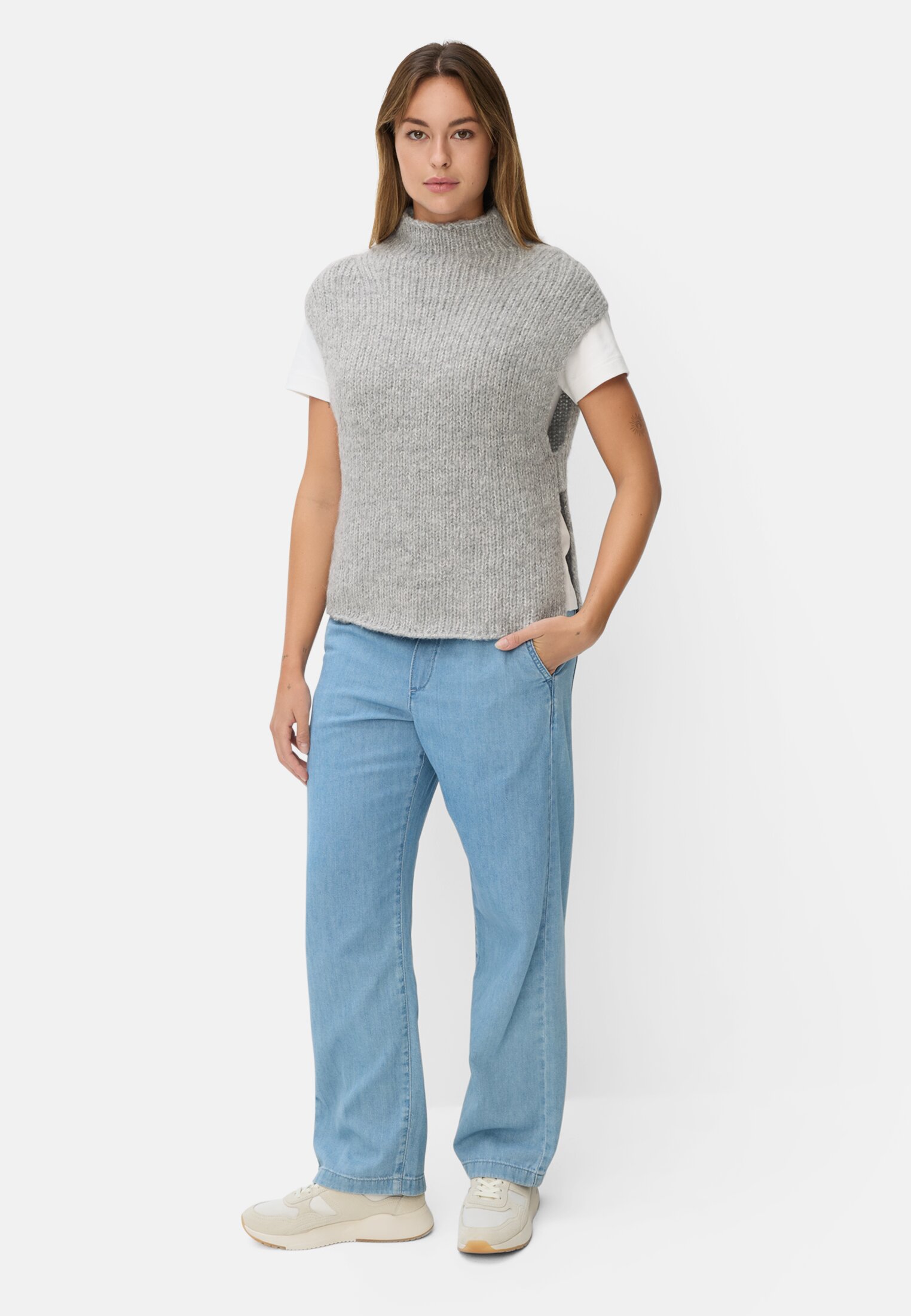 Vrouwen Gebreide pullover zonder mouwen met zijopeningen Grijs gedragen voor lichaam compleet