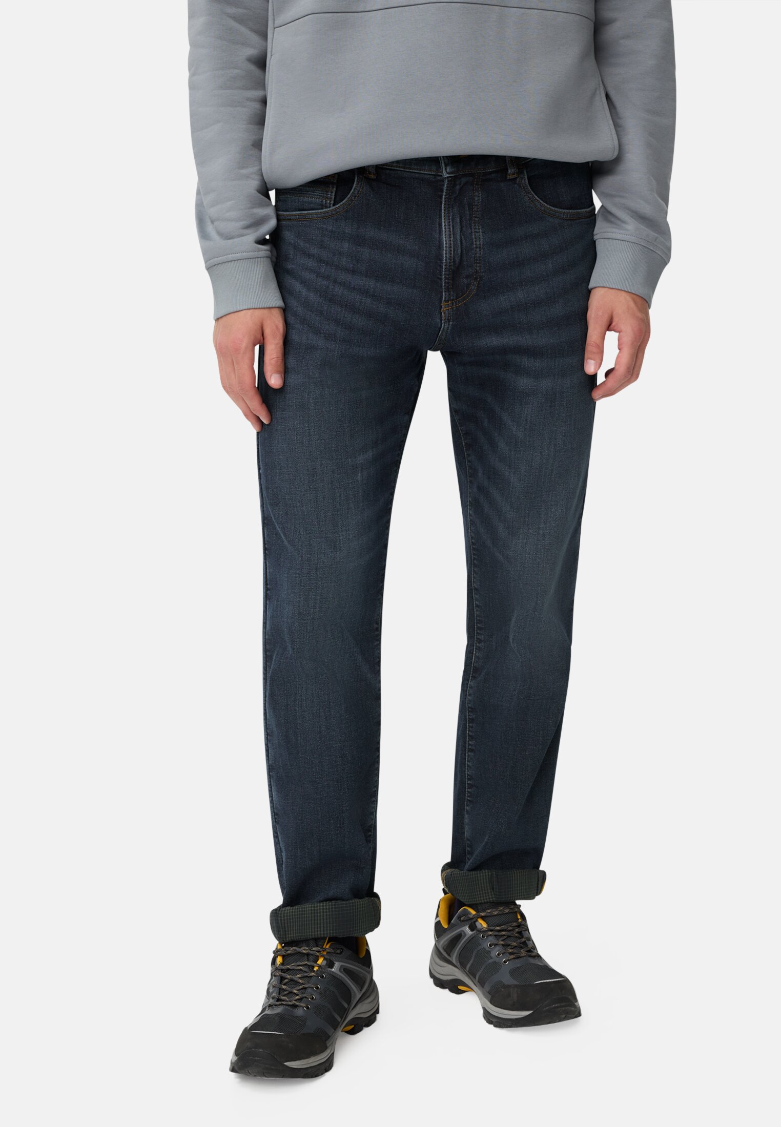 Herren 5-Pocket-Hose mit Thermo-Funktion Indigo Blau getragen vorn