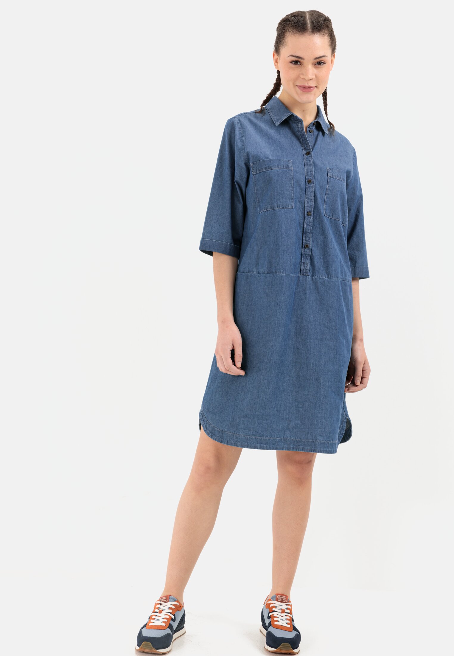 Women Organic Cotton denim dress Blau worn front full body