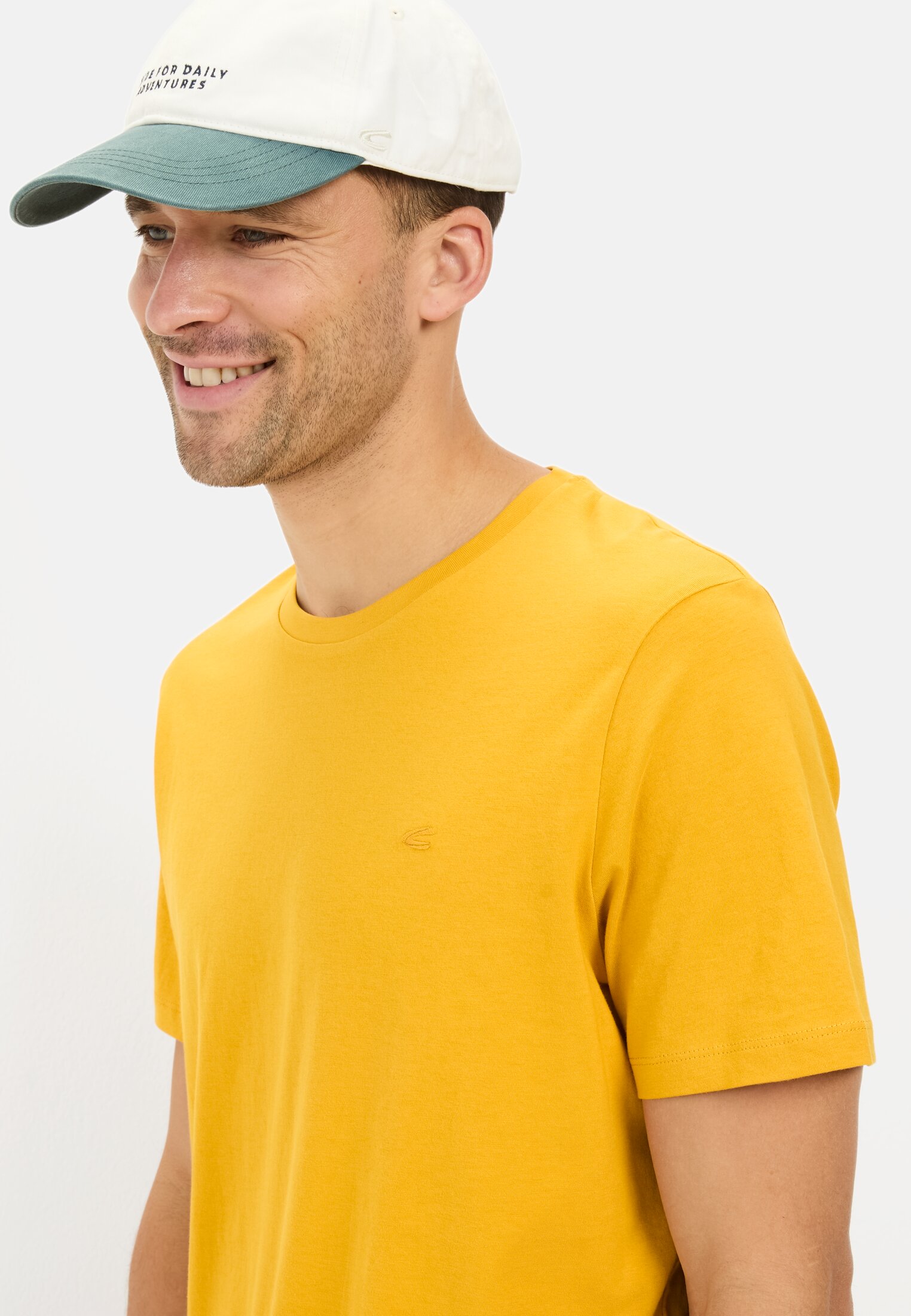 Heren Basic T-shirt made of pure cotton Oranje gedragen detail dichtbij  