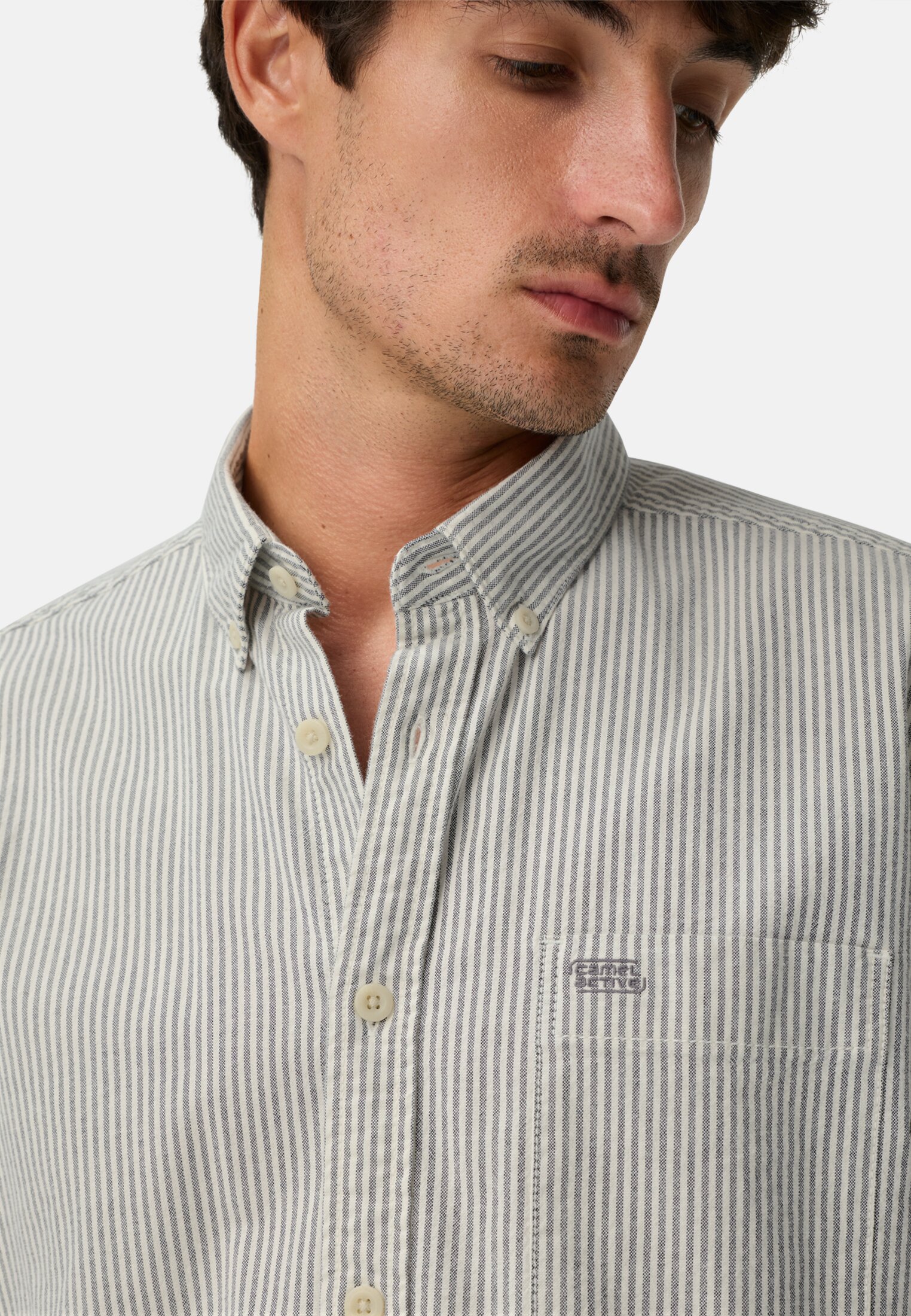 Heren Langemouwenshirt met antibacteriële functie Zwart gedragen detail dichtbij  