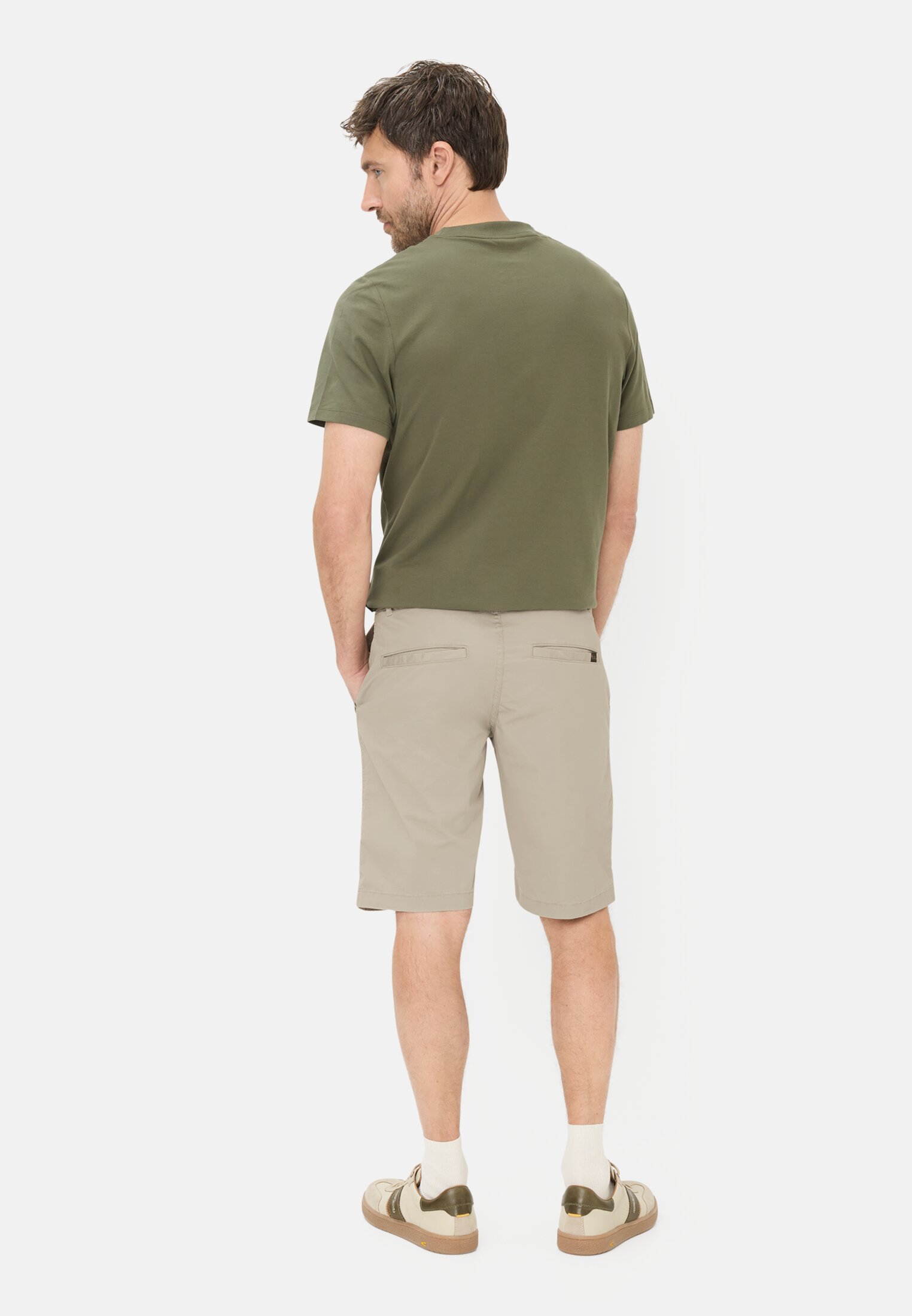 Herren Bermuda Shorts mit Reißverschluss Beige getragen hinten