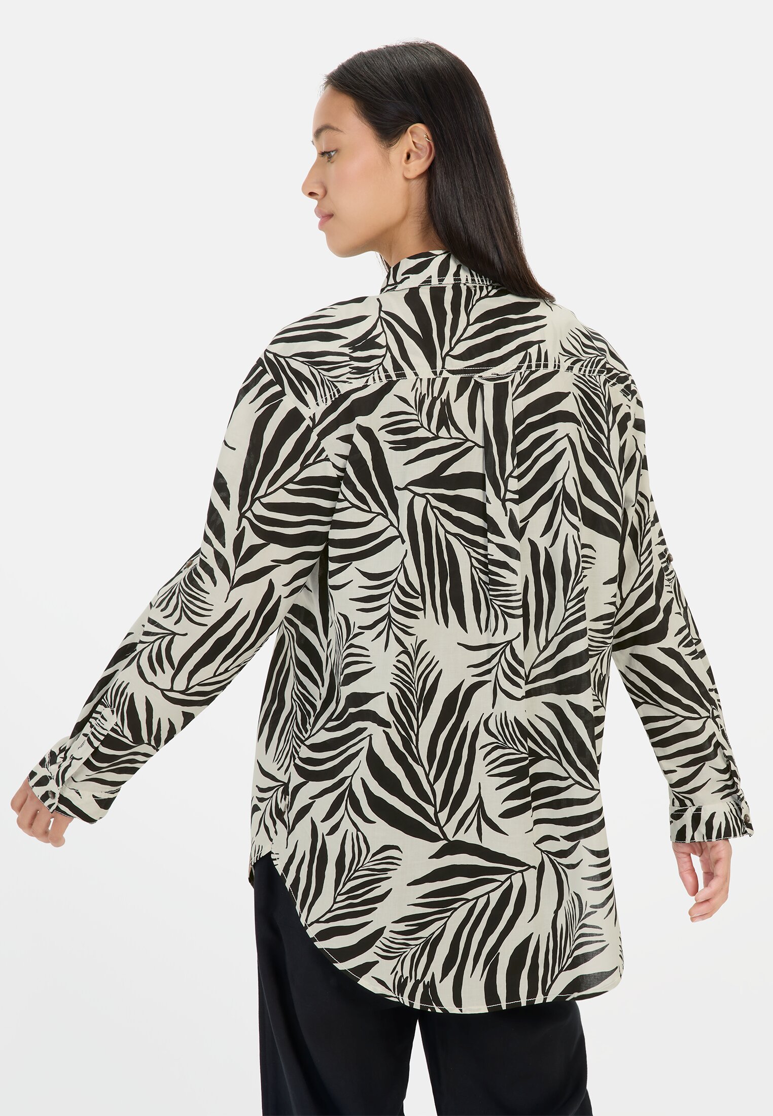 camelactive_Bluse_AOP_309792-5S52-98_M2 Women Shirt blouse with floral print made of cotton Black worn back