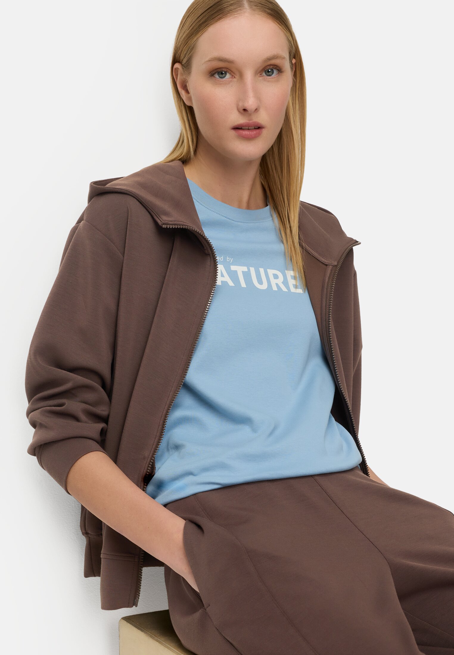 Women Sweat jacket with hood Brown worn emotional