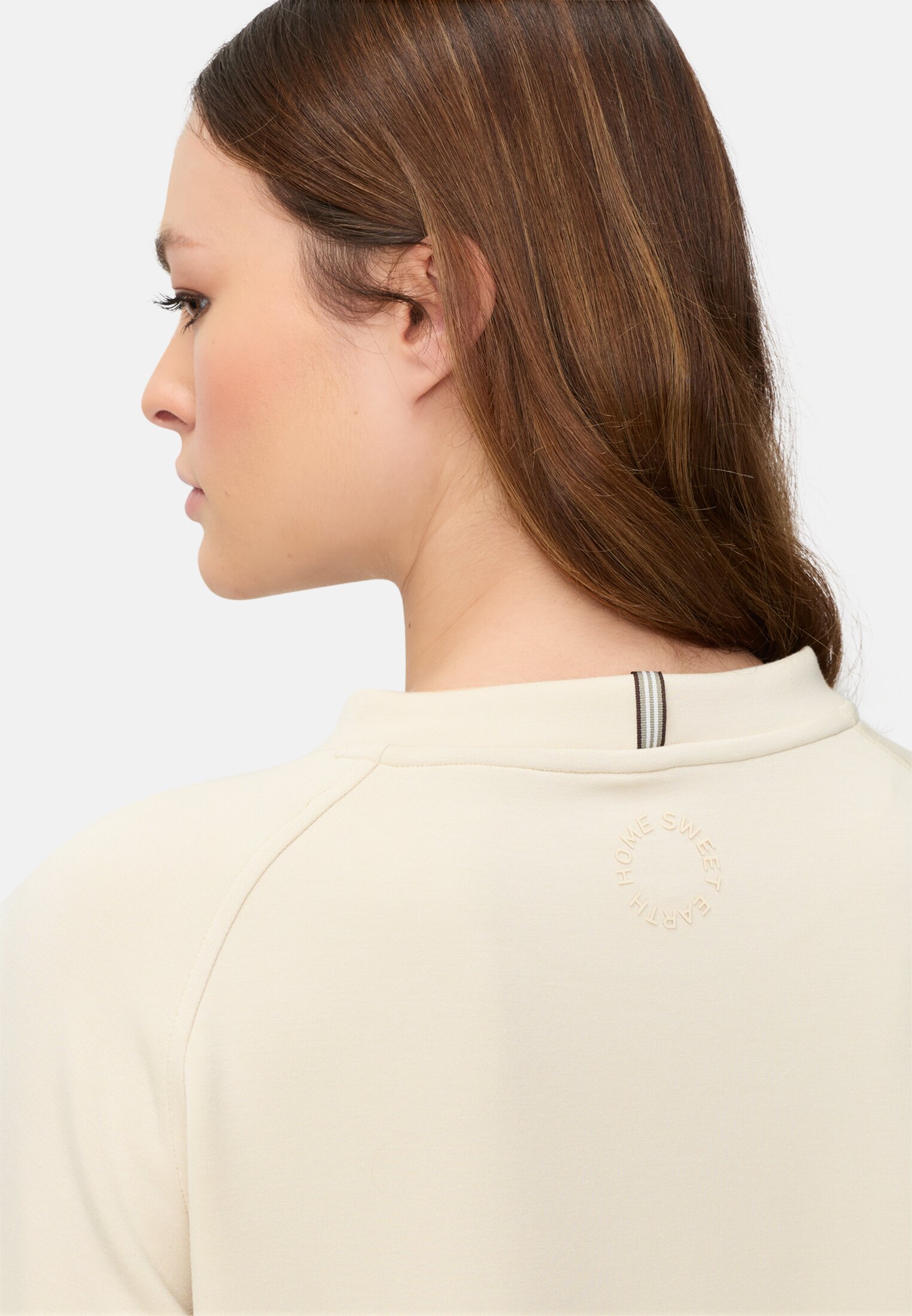 Women Crew neck sweatshirt Pearl White worn detail close