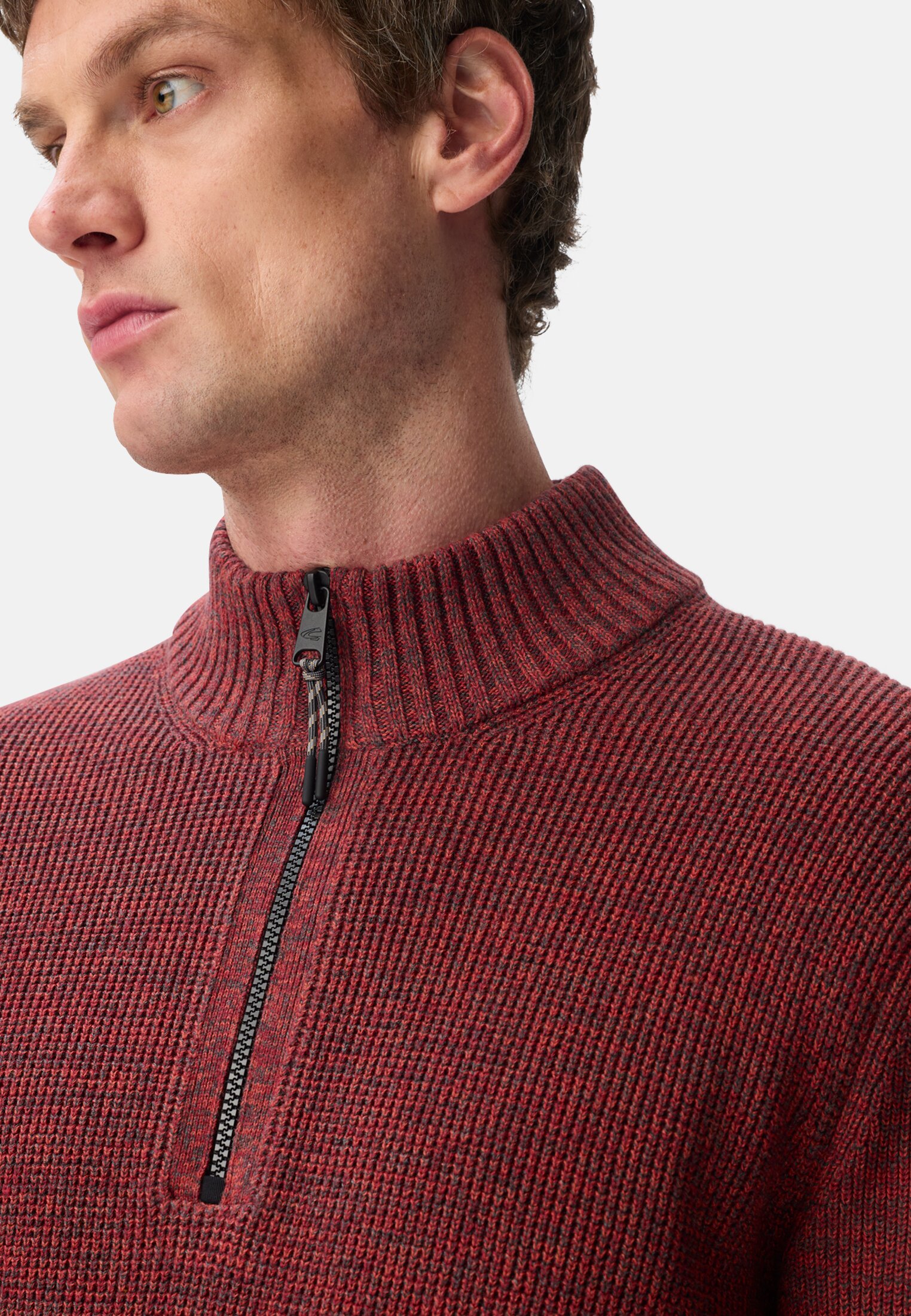 Men Knitted troyer in marled look Terrarot worn detail close