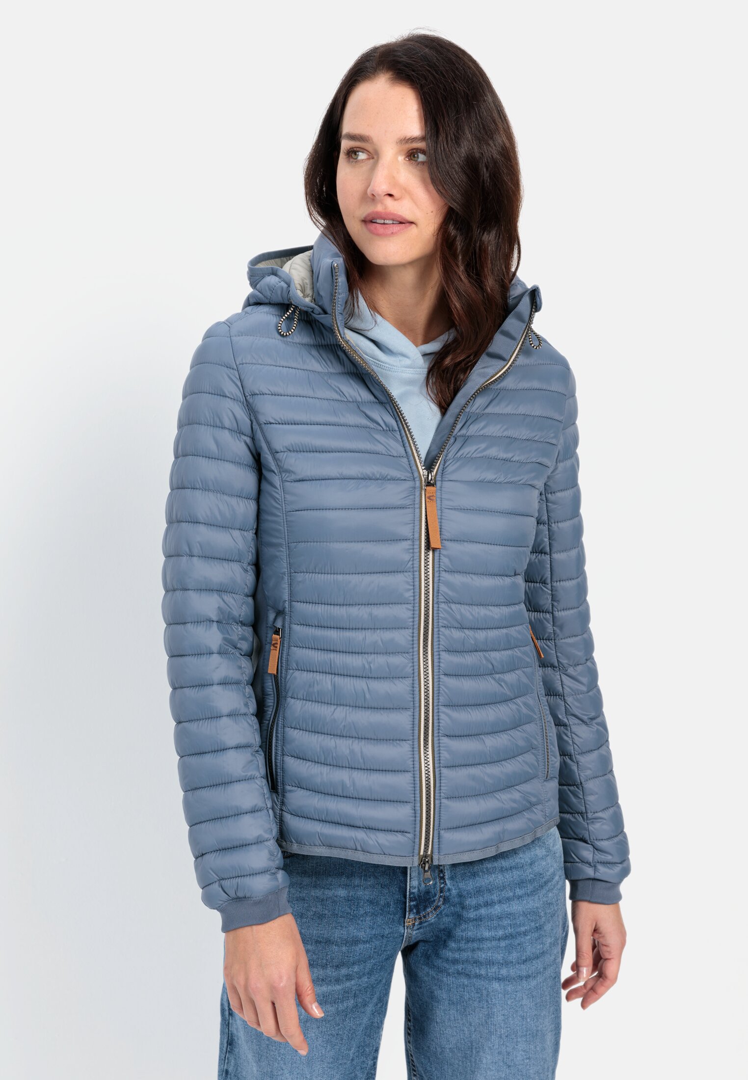 Damen Leichte Steppjacke aus recyceltem Polyamid Blau getragen vorn