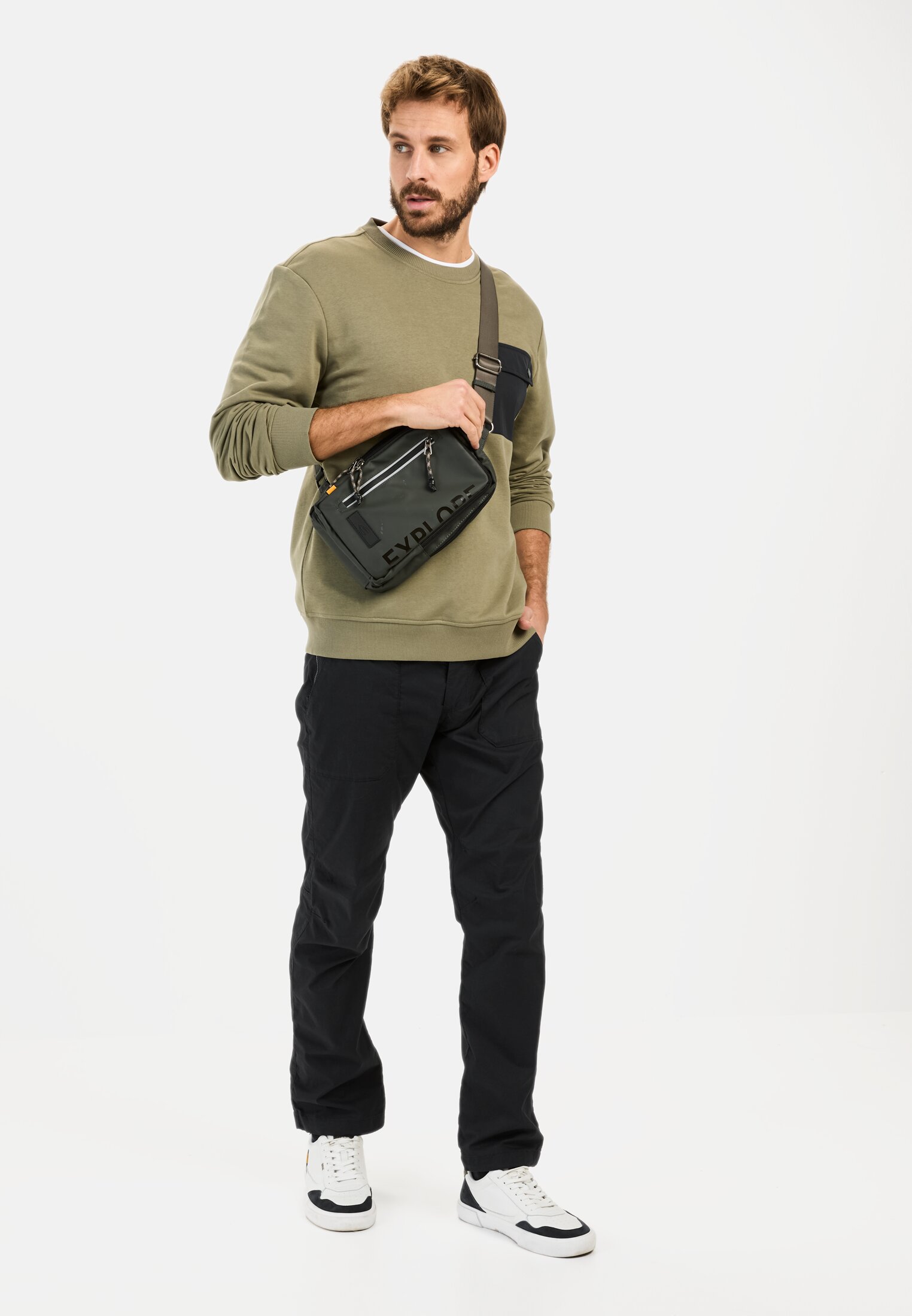 Men Lightweight chinos in a relaxed fit Dark blue worn front full body