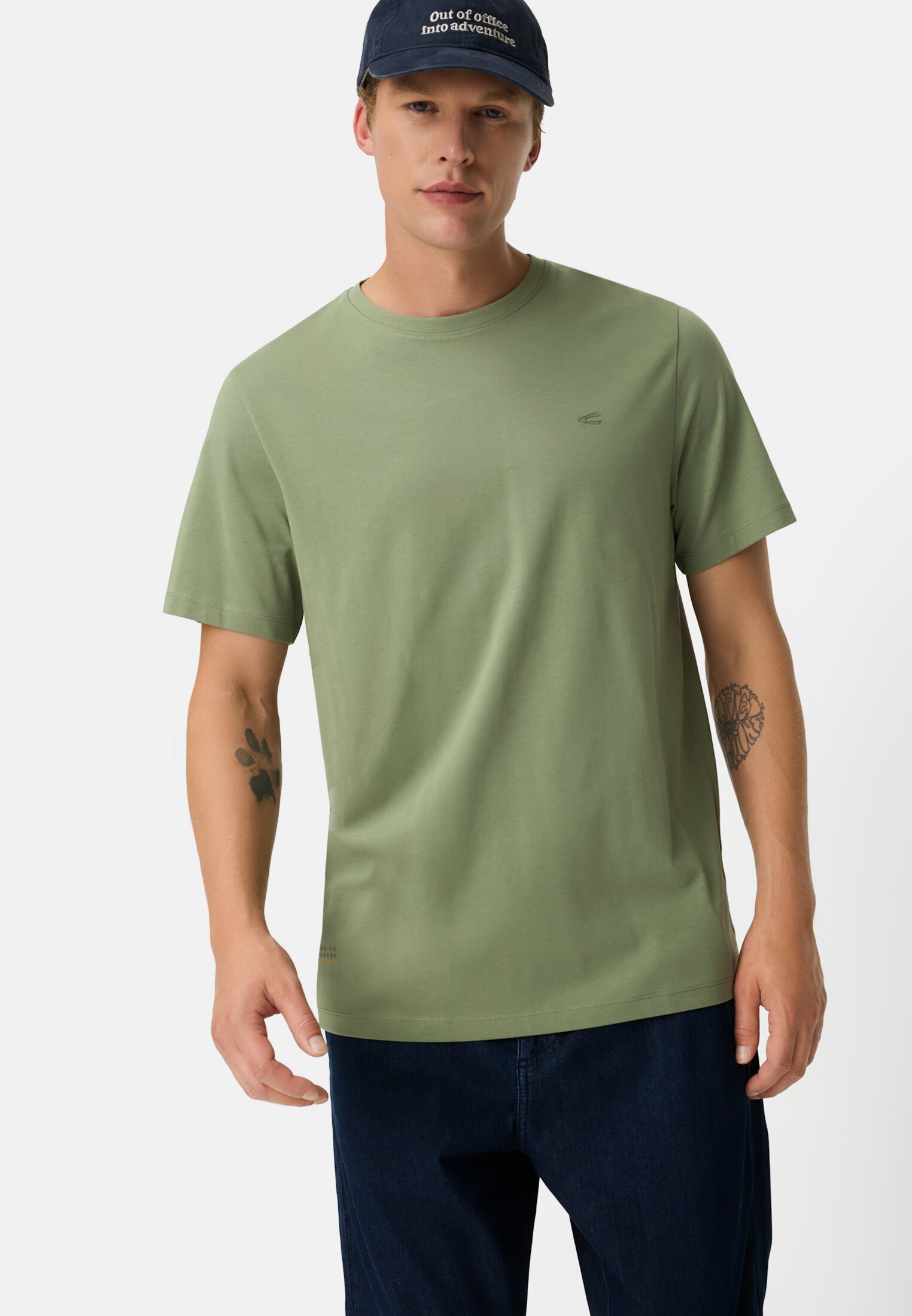 Herren fleXXXactive© T-Shirt mit 4-Wege-Stretch Blattgrün getragen emotional
