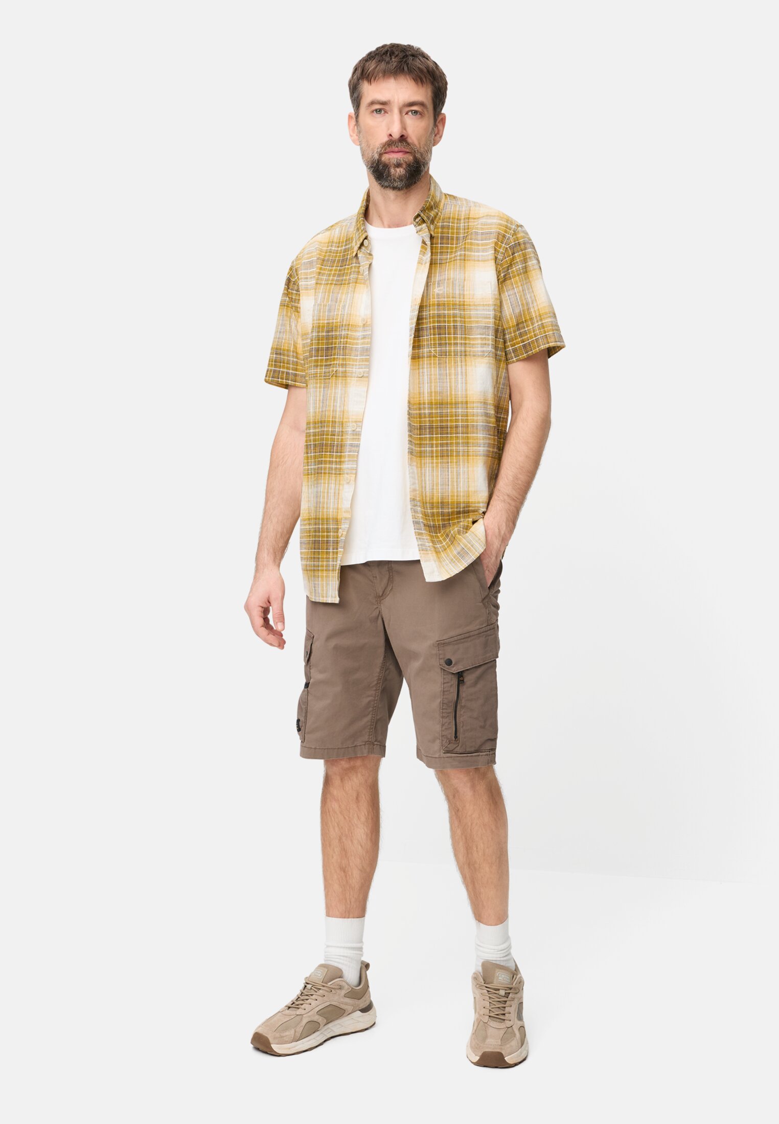 Heren Korte mouwen shirt met borstzakken Zonnegeel gedragen voor lichaam compleet