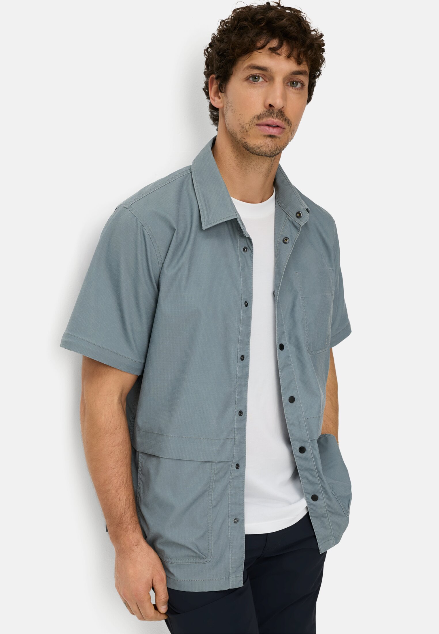 Men Overshirt with zip-off sleeves Blue worn emotional