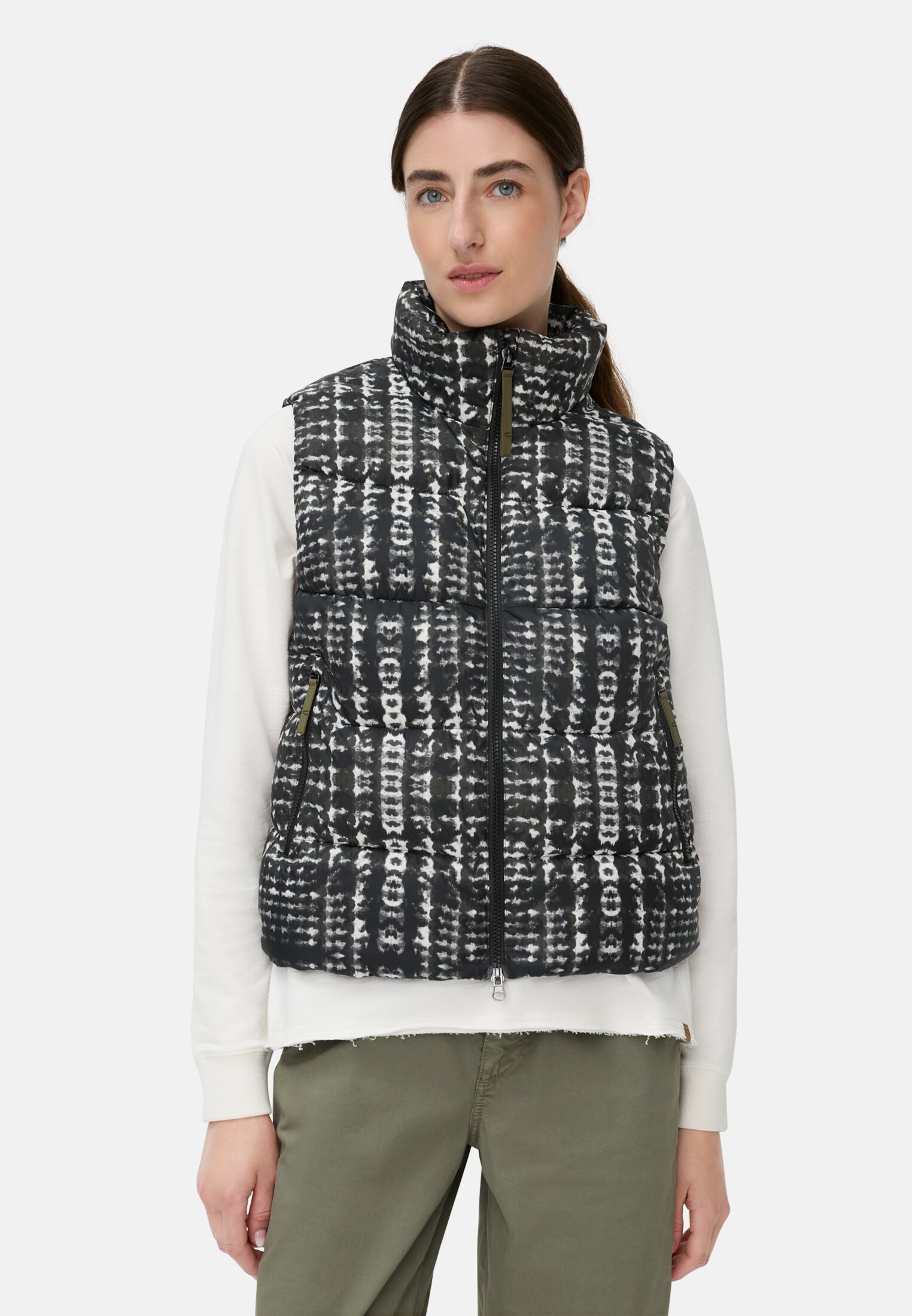 Women Quilted vest with 2-way zipper Skyline worn front