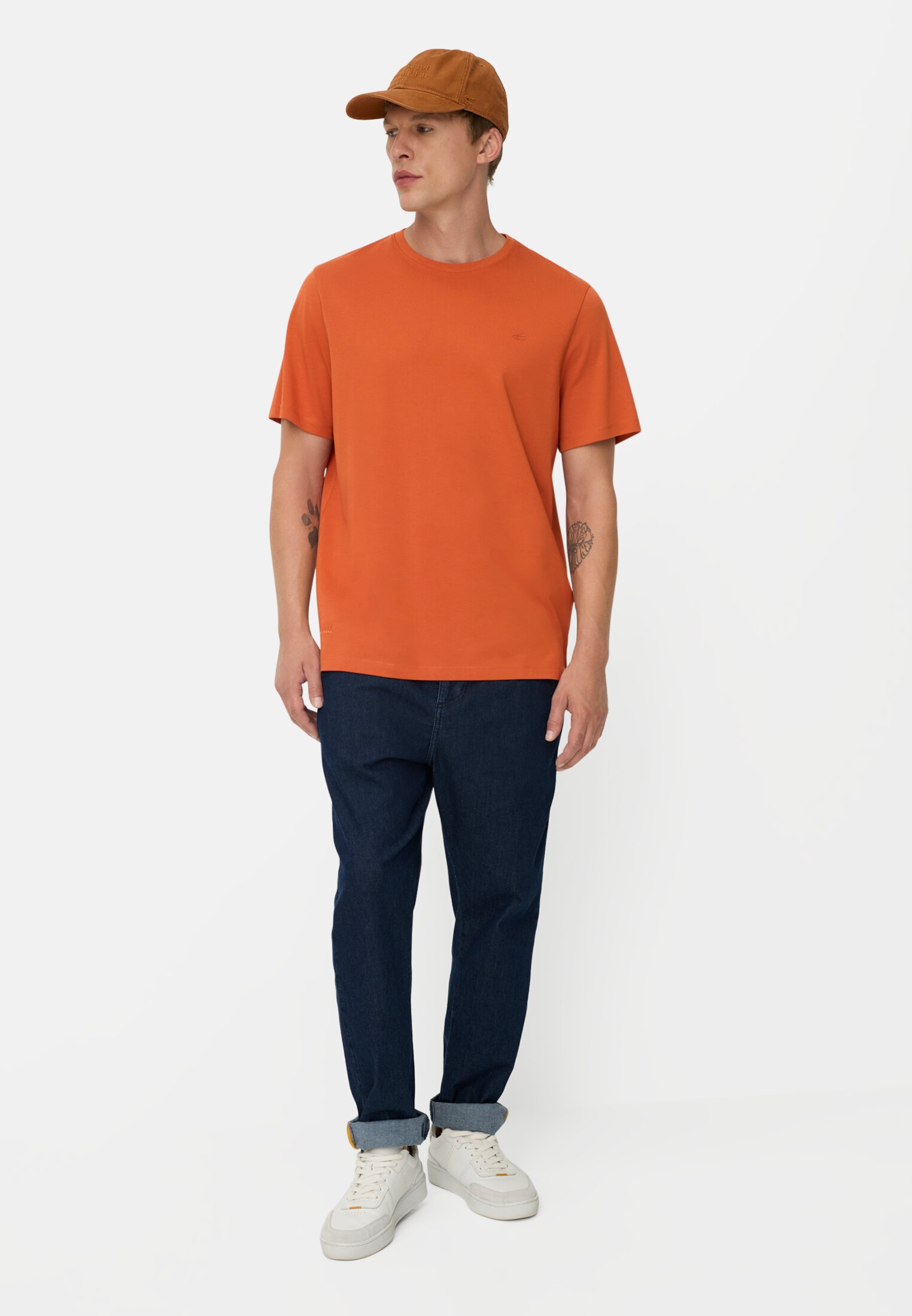 Herren fleXXXactive© T-Shirt mit 4-Wege-Stretch Orange getragen vorne Ganzkörper
