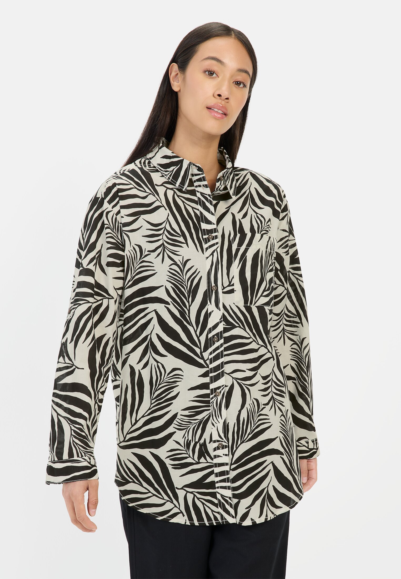 Women Shirt blouse with floral print made of cotton Black worn front