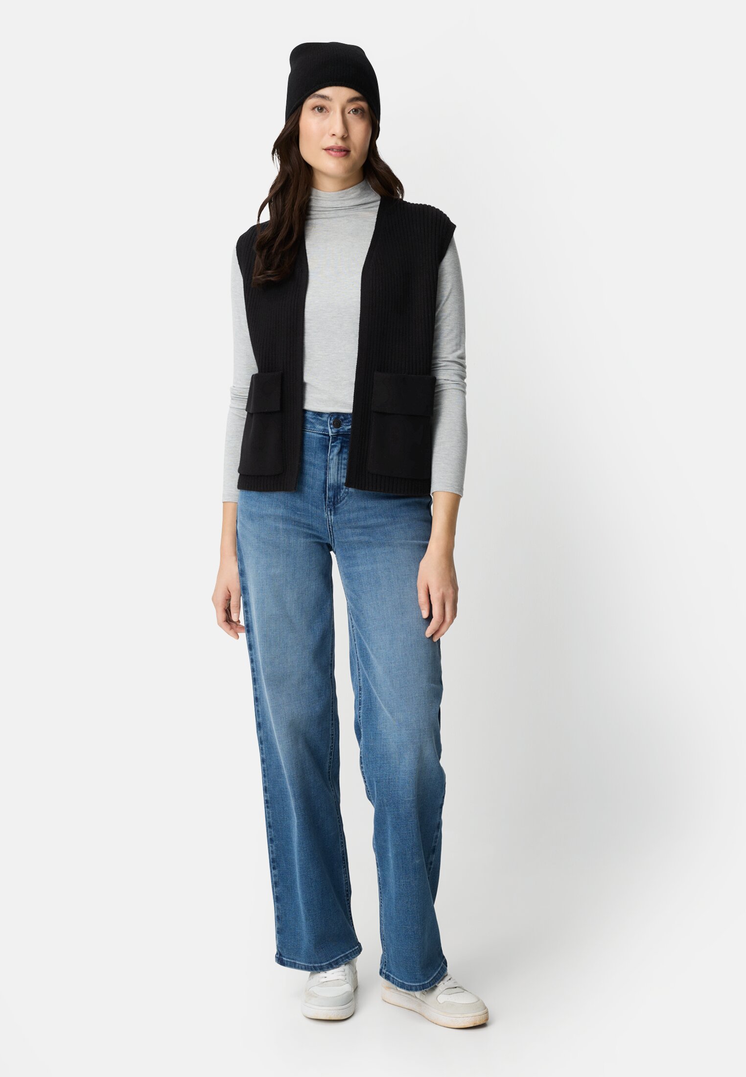 Women Knitted vest with pockets Caviar worn front full body