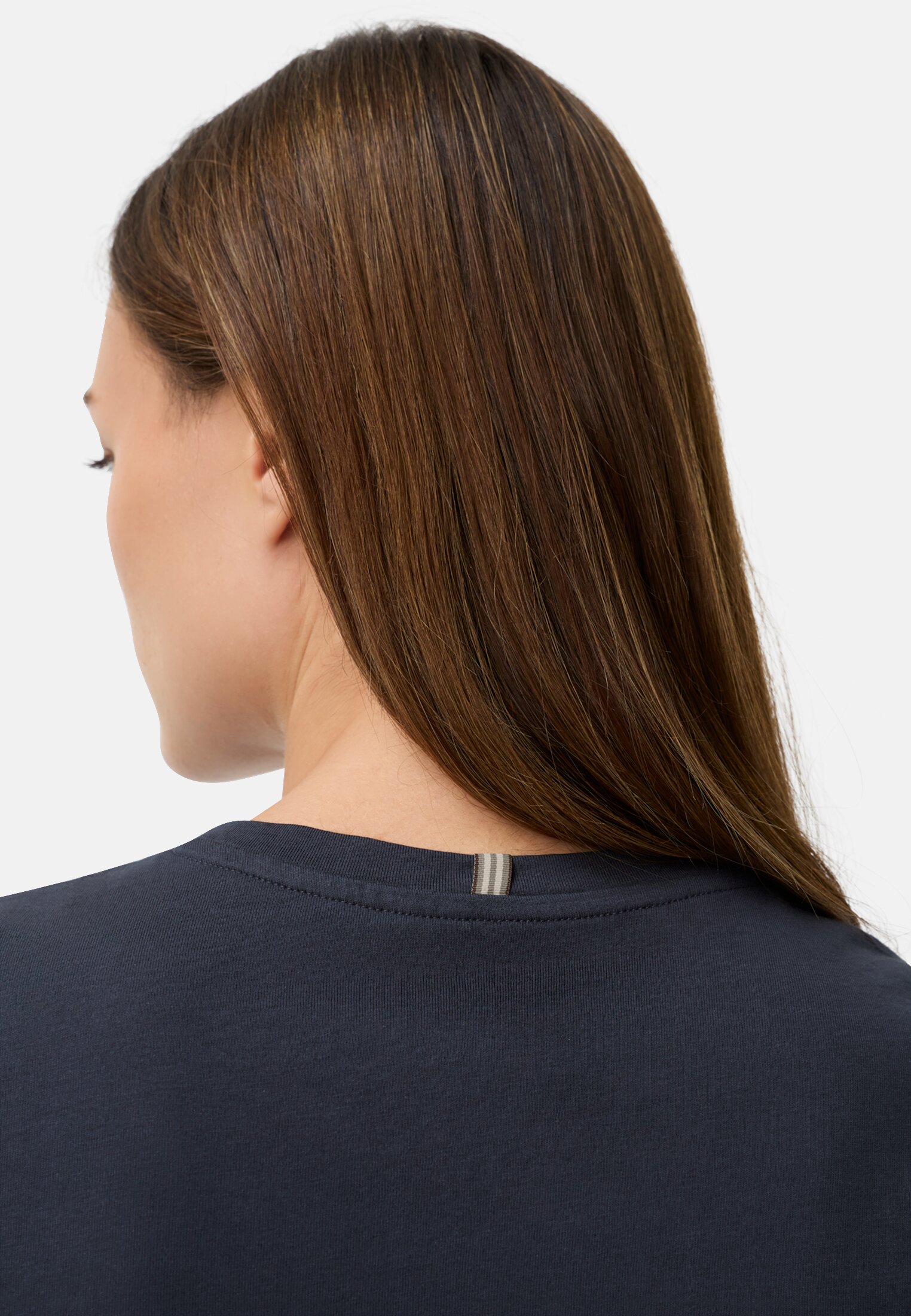 Women T-shirt made of pure cotton Midnight Blue worn detail close