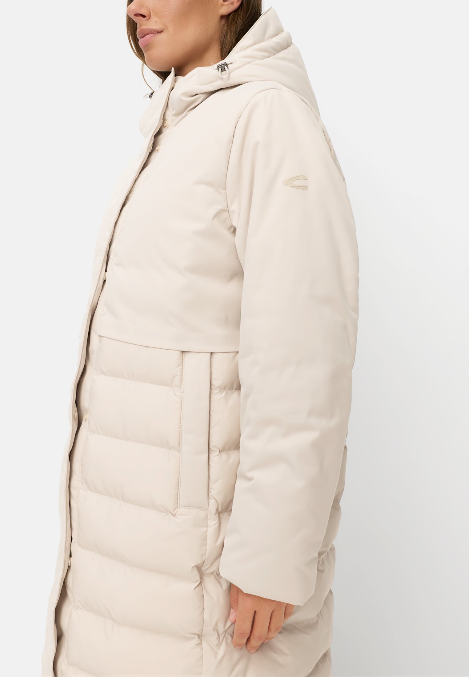 Vrouwen Waterdichte functionele parka met getapete naden Haver gedragen detail dichtbij