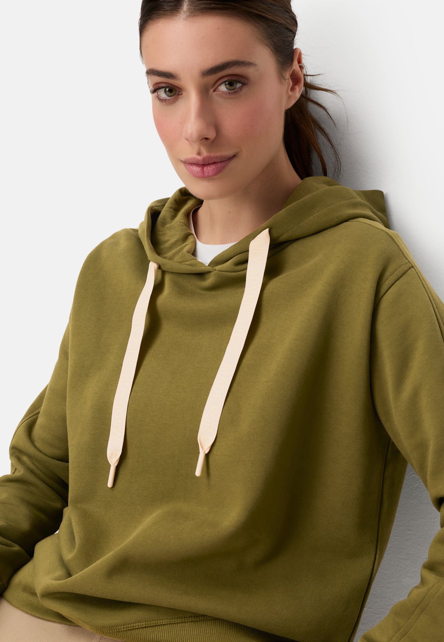Women Hoodie made of pure cotton Olive worn emotional