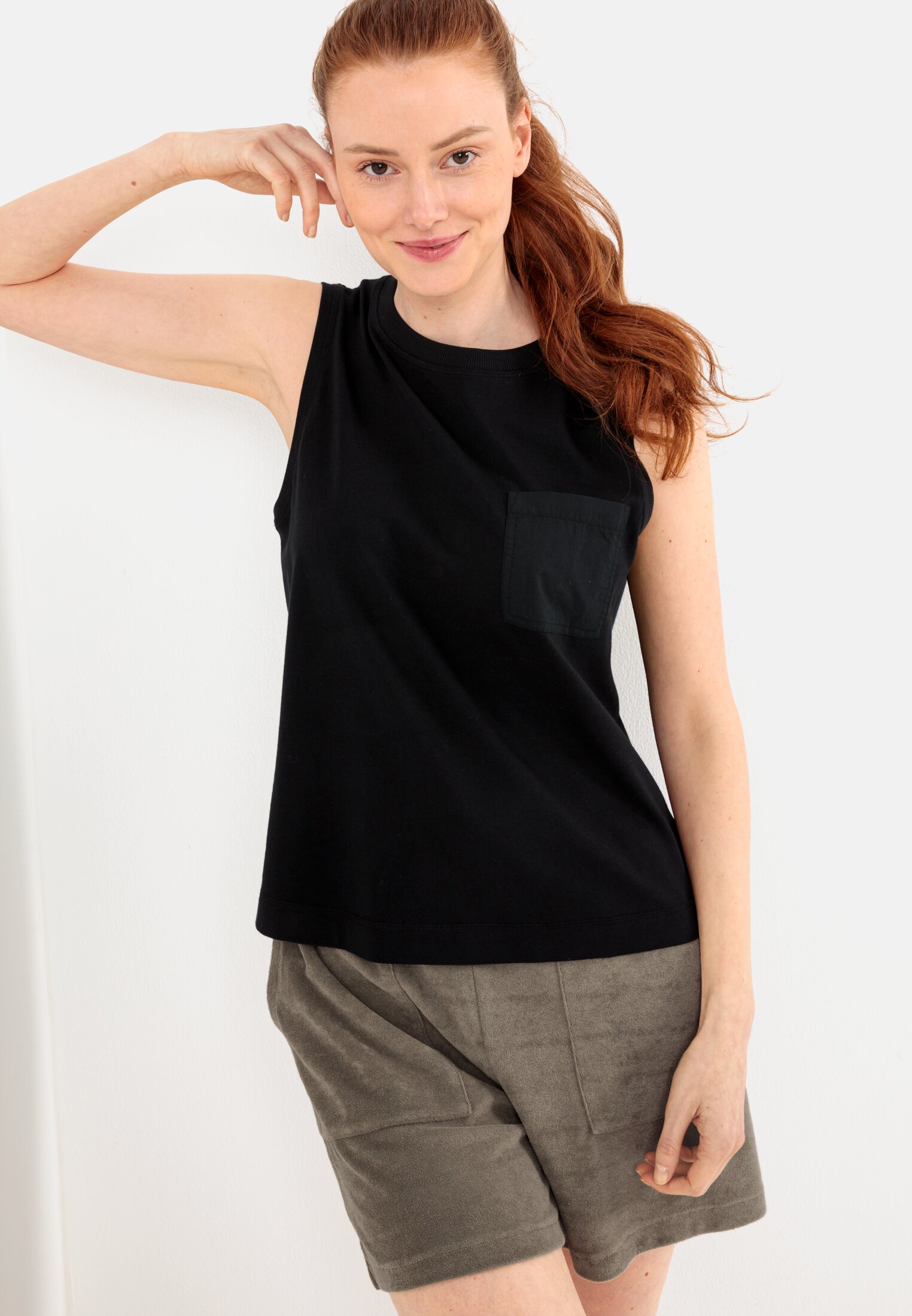 Women Sleeveless T-shirt with chest pocket Black worn emotional