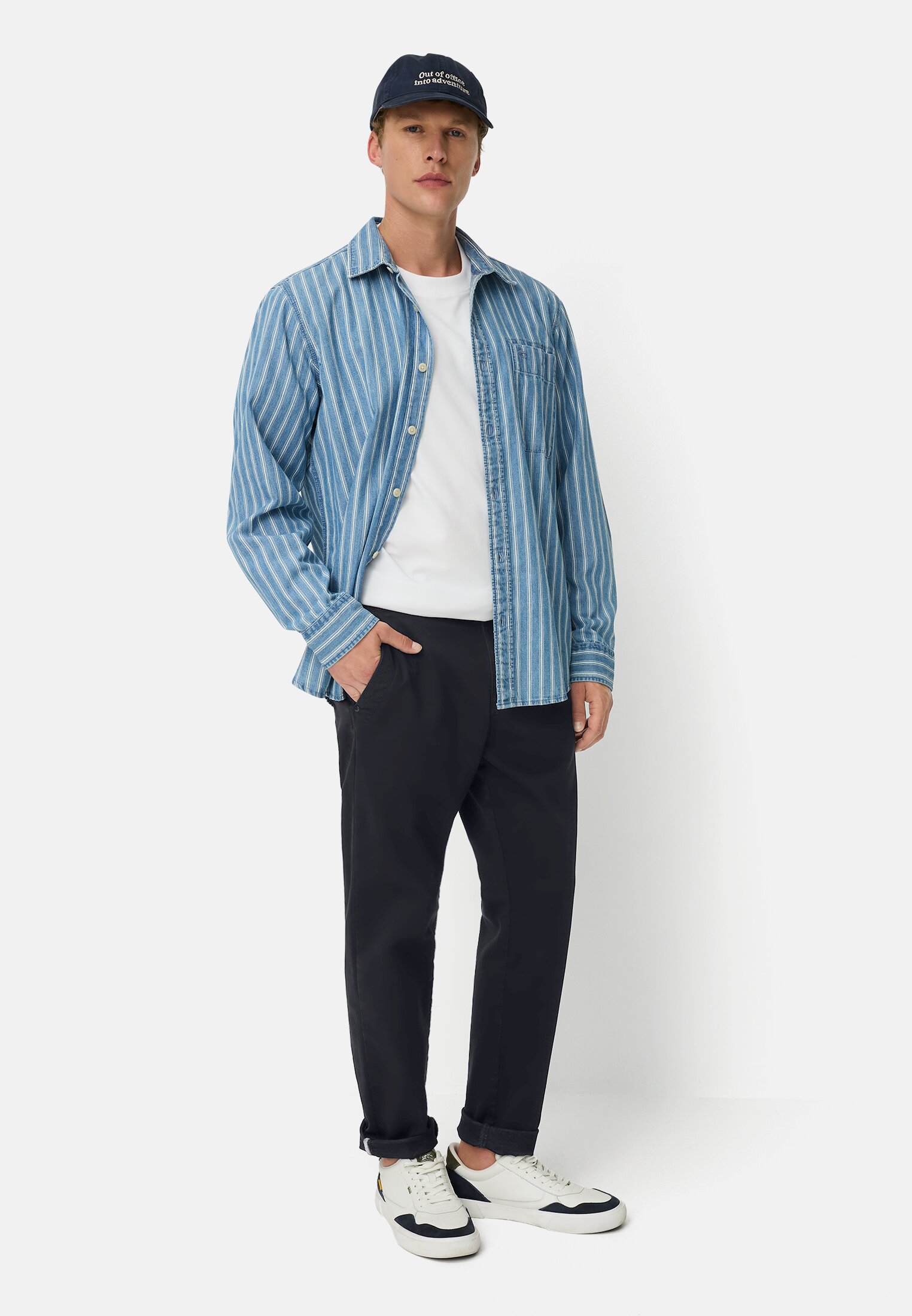 Heren fleXXXactive® Regular Fit Explorer Chino gedragen voor lichaam compleet