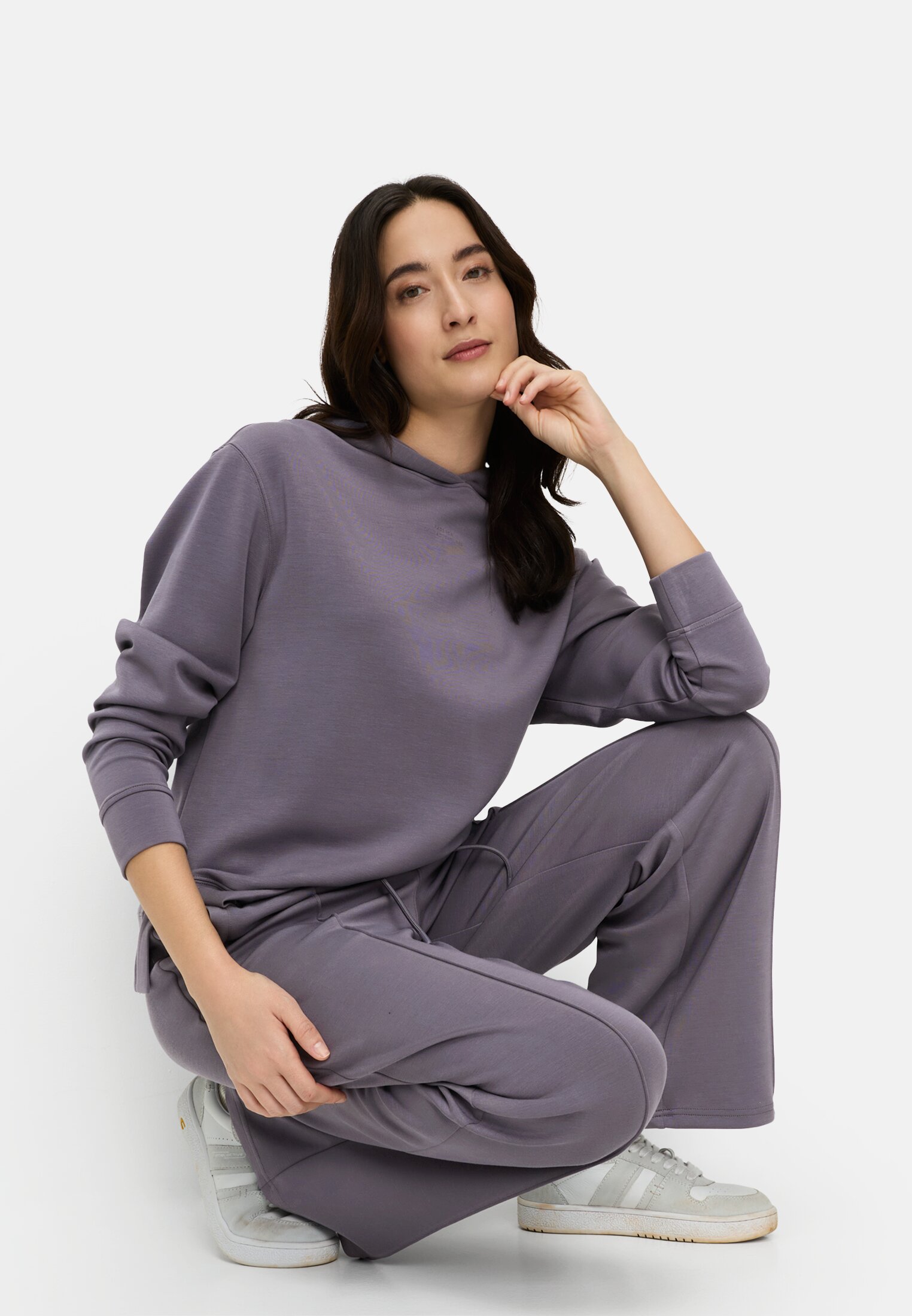 Damen Casual Pants im Jogger-Stil mit elastischem Bund Misty Lilac getragen emotional