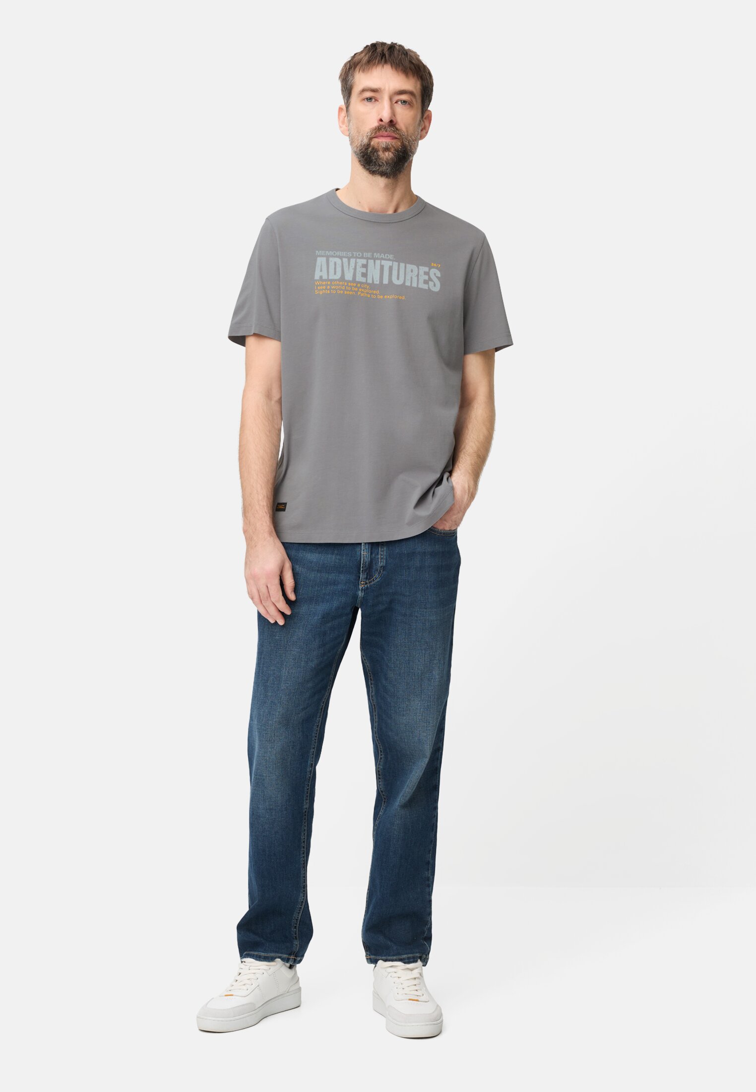 Herren T-Shirt mit Backprint Sturmblau getragen vorne Ganzkörper