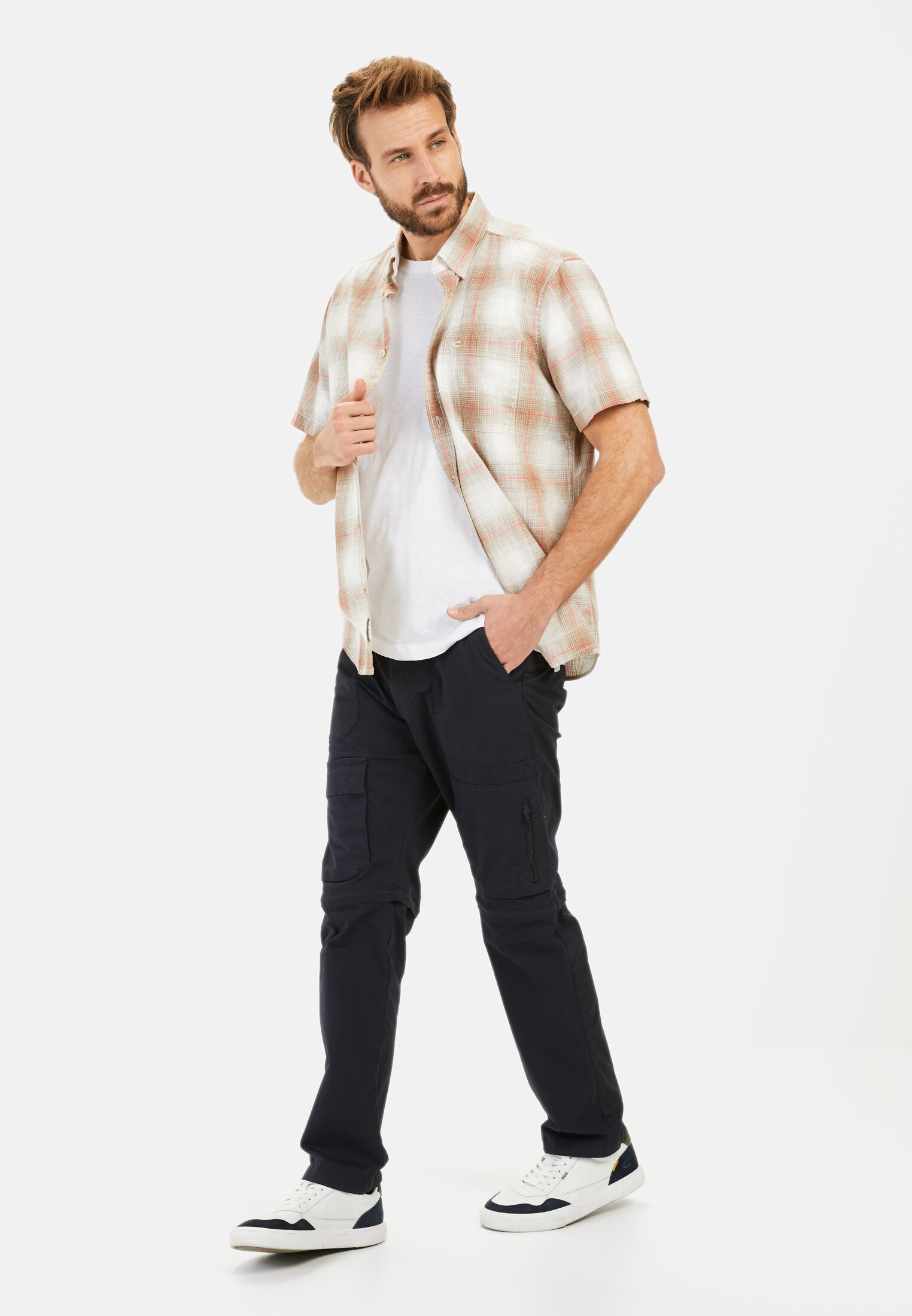MI_09261-5S61-50_M3-00 Men Checked short-sleeve shirt made of pure cotton Sunfaded Red worn front full body