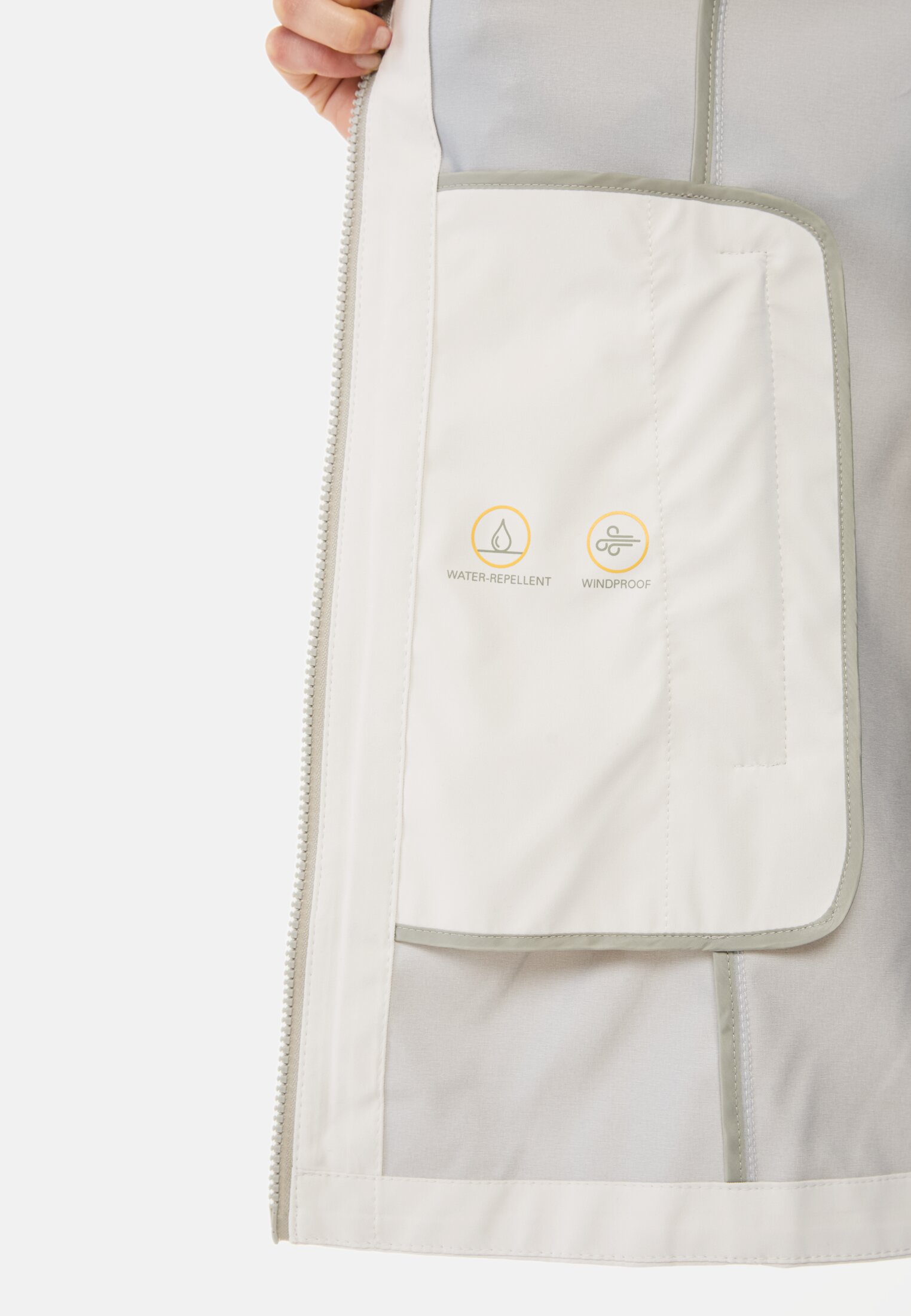 MI_320490-5R25-66_M5-00 Women Softshell jacket made from recycled polyester Pearl white worn detail close