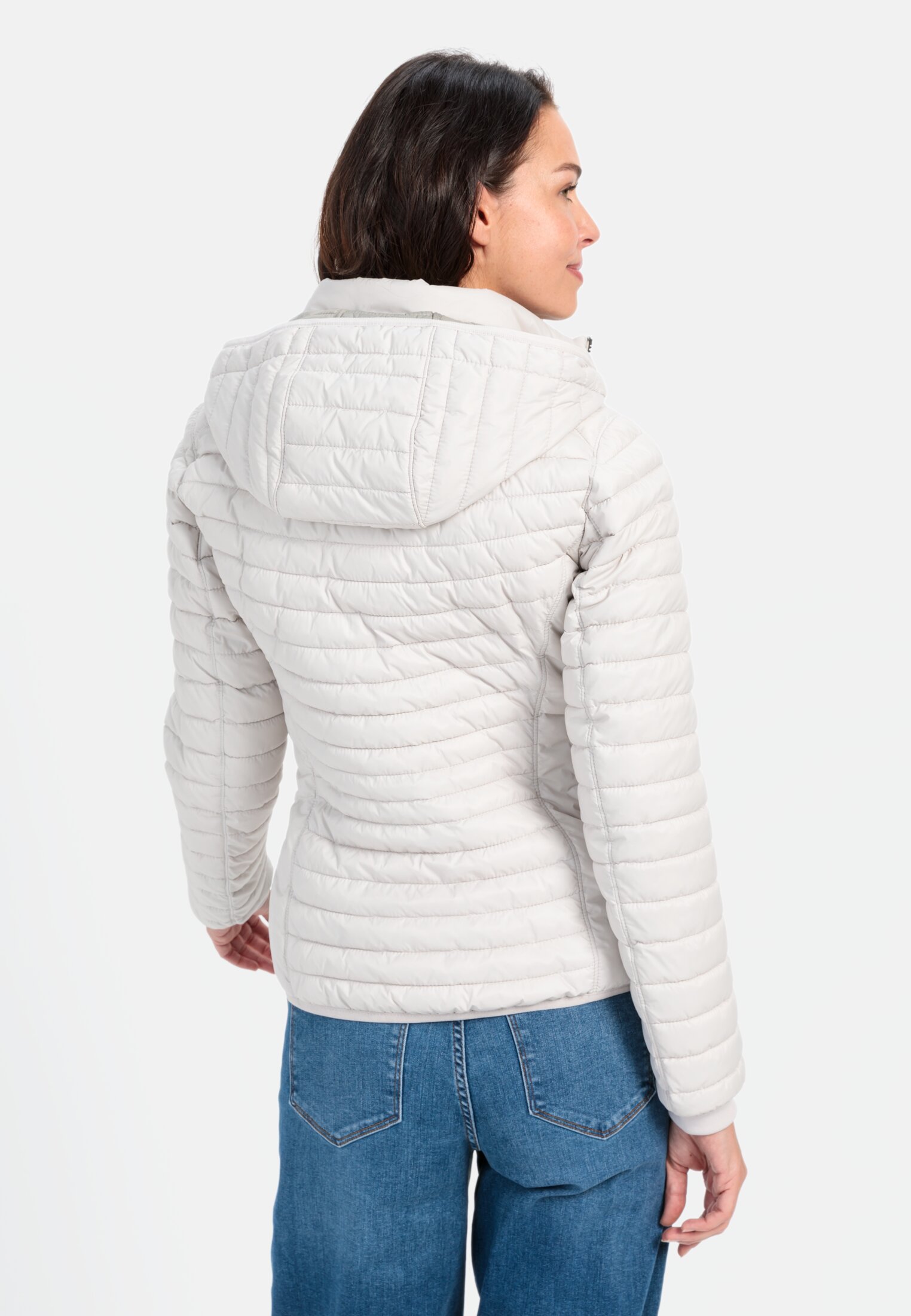 Damen Leichte Steppjacke aus recyceltem Polyamid Wollweiß getragen hinten
