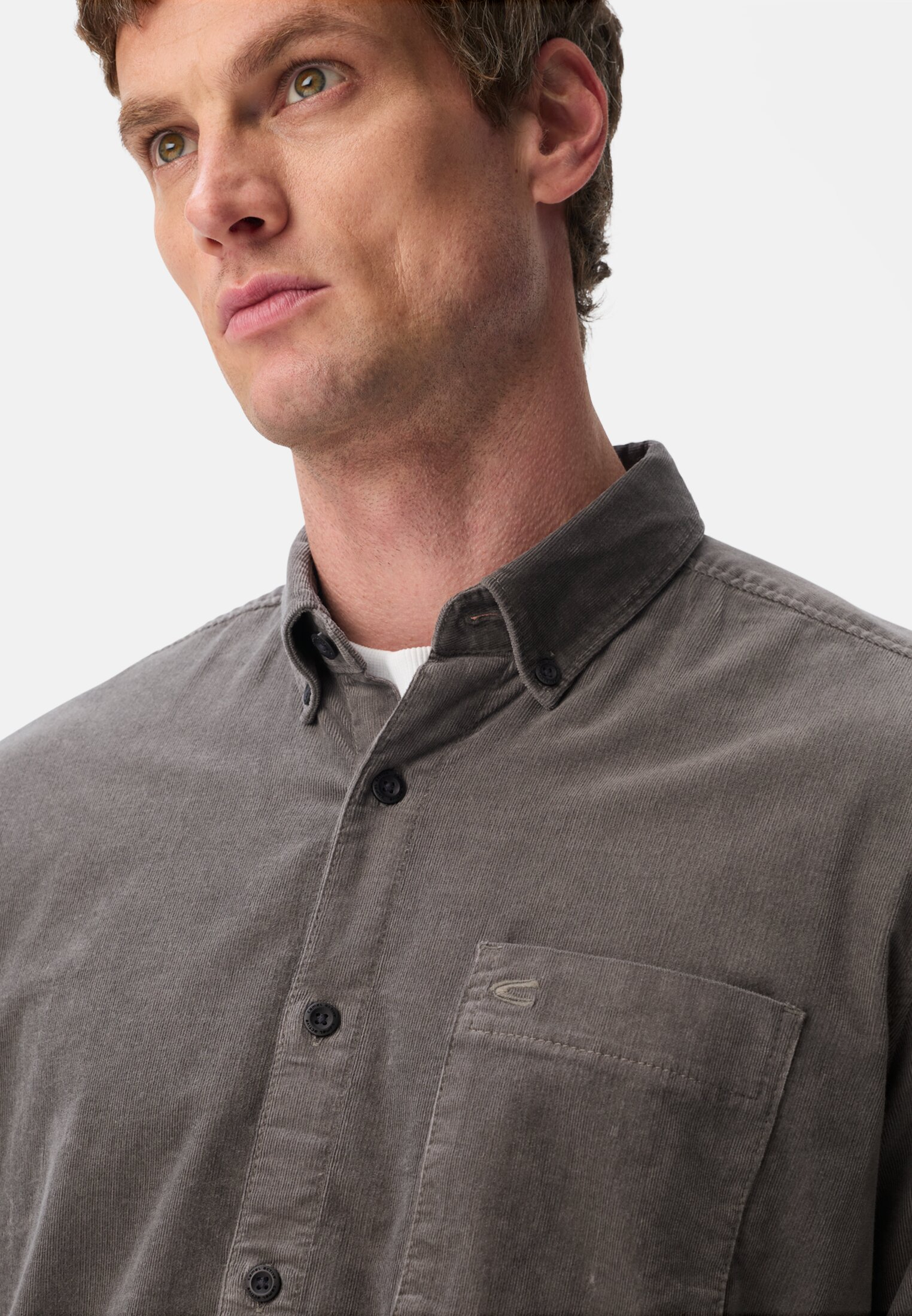 Men Corduroy shirt with 2-way stretch Graphite grey worn detail close