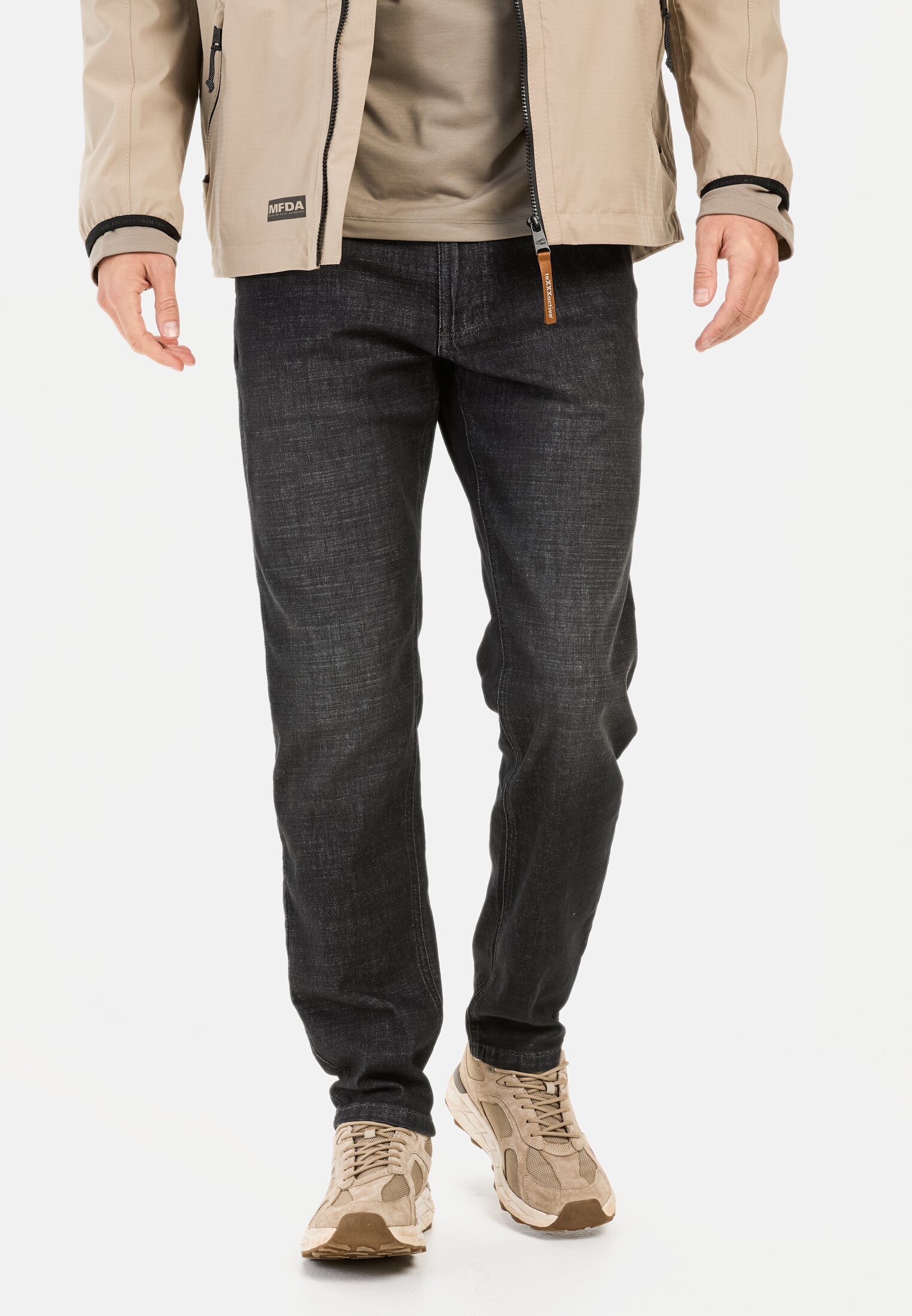 Men Regular fit fleXXXactive® cooling jeans Black worn front
