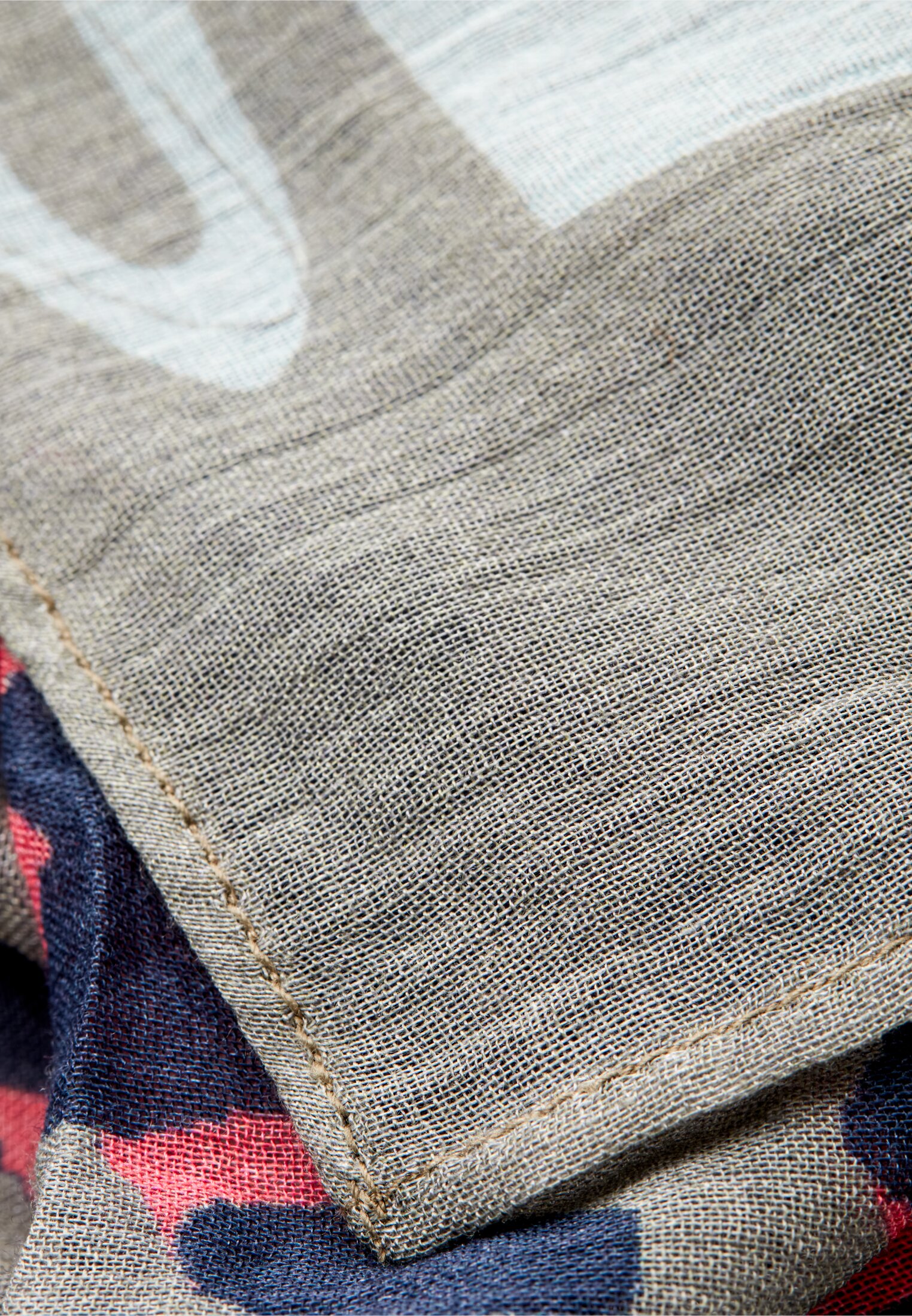Women Patterned scarf made from a cotton blend Blue-Grey front close
