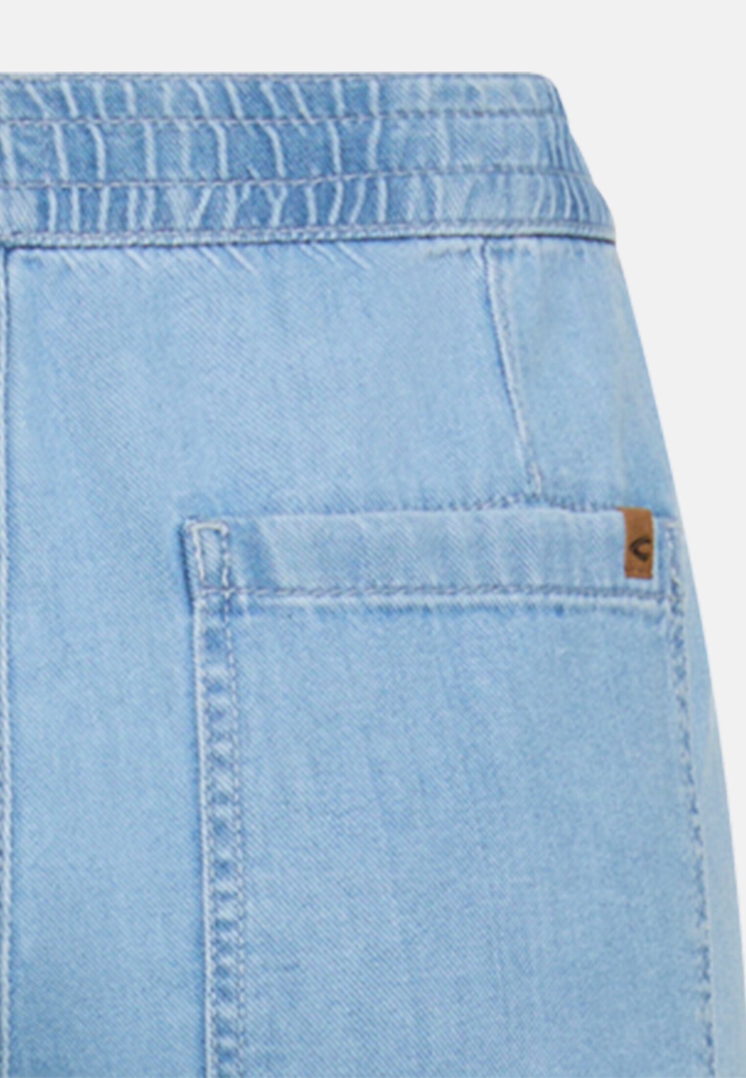 Damen Denim Hose aus einem Baumwollmix Hellblau hinten nah