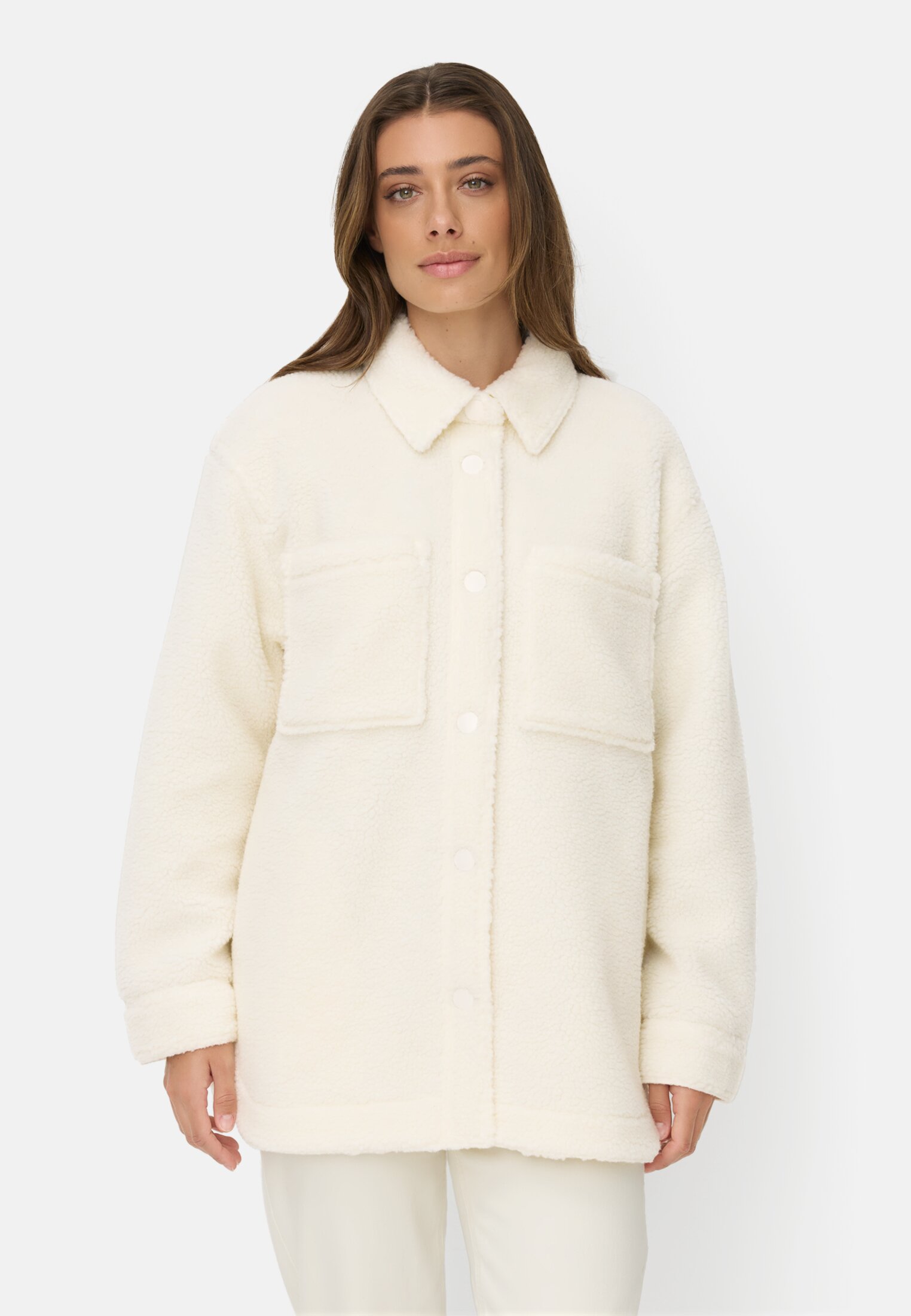 Damen Teddyblazer mit Seitentaschen Milchweiß getragen vorn