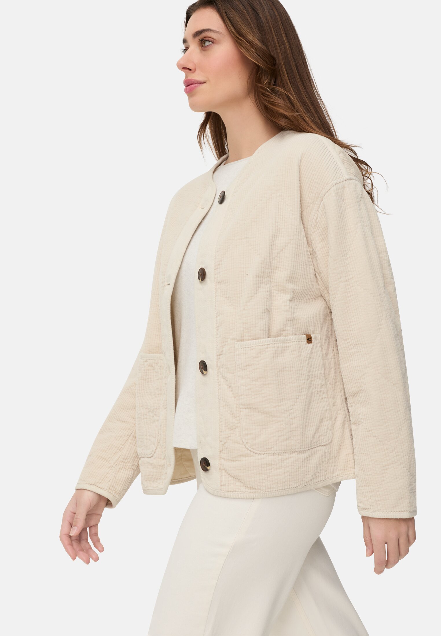 Damen Gefütterter Cordblazer mit Wattierung Perlweiß getragen emotional