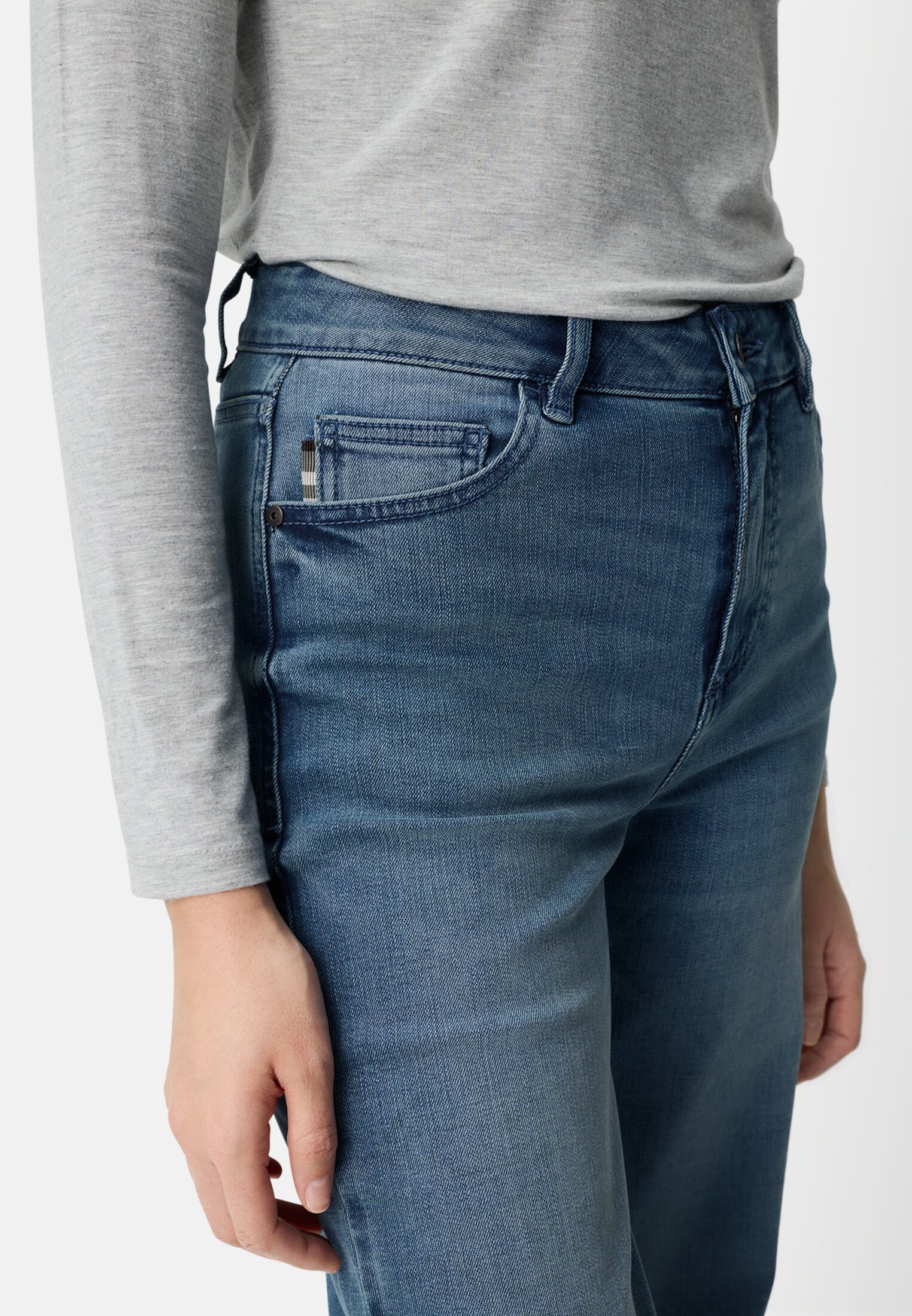 Women 5-point wide-leg trousers Dark blue worn detail close