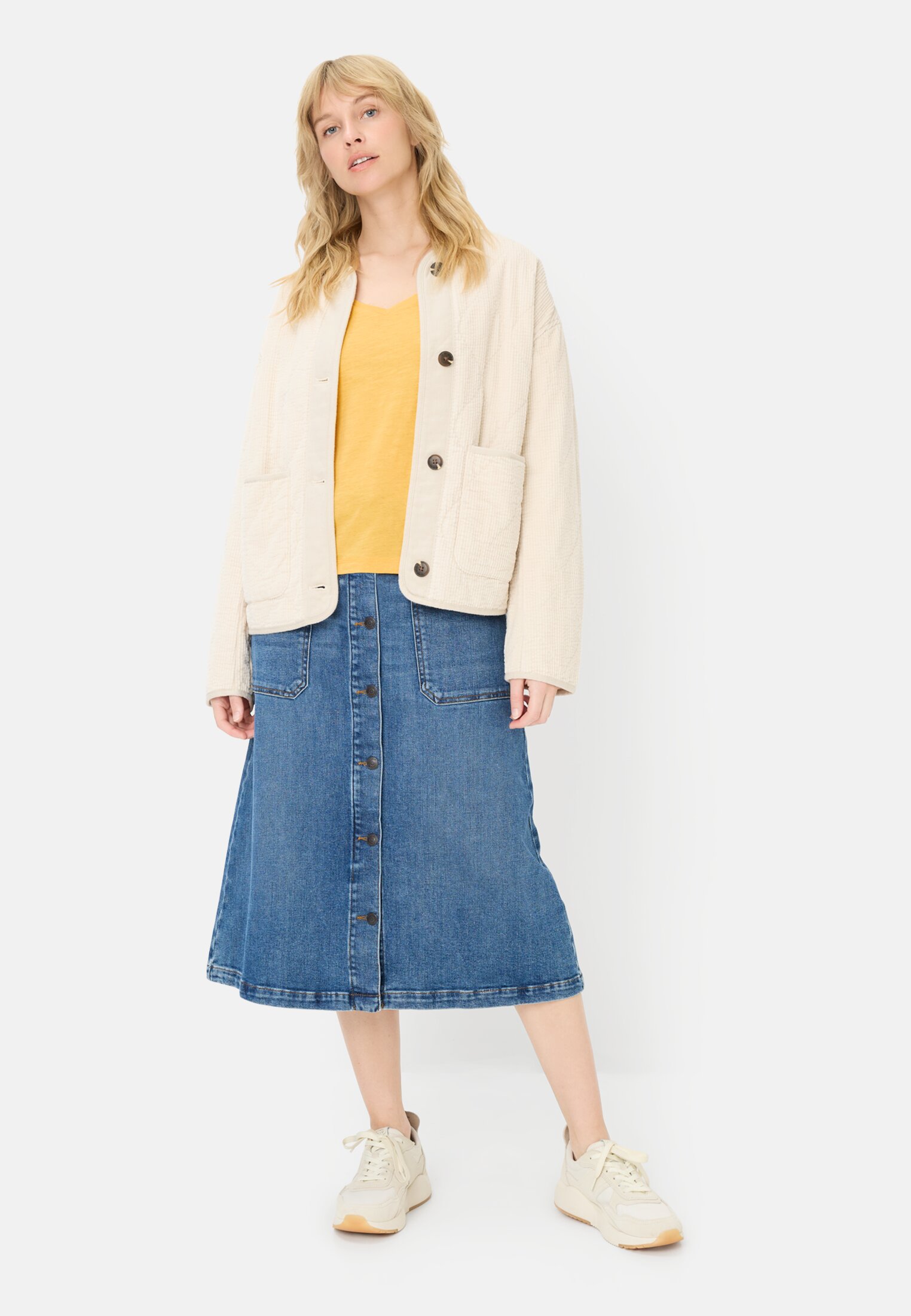 Damen T-Shirt aus 100% Baumwolle Gelb getragen vorne Ganzkörper