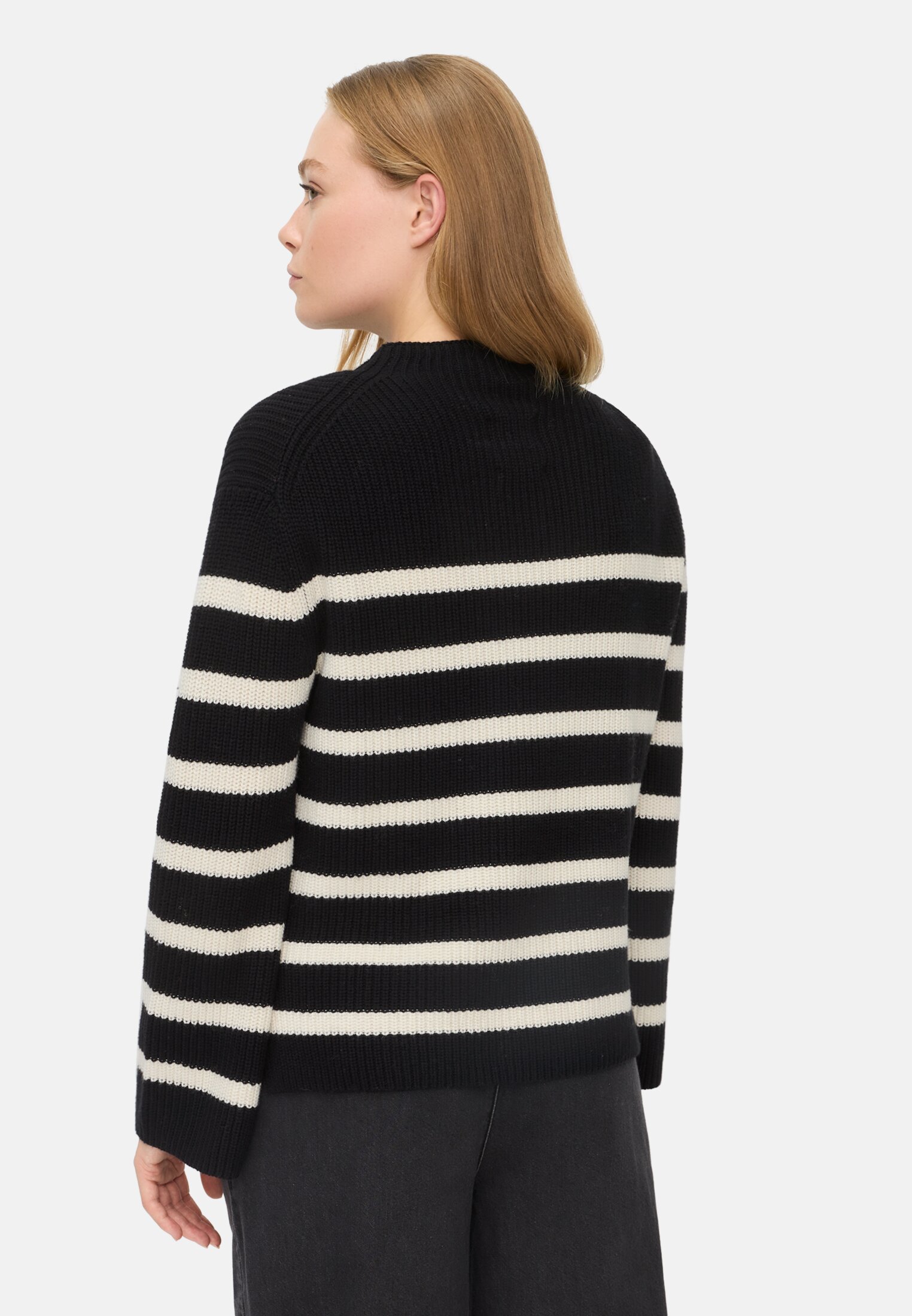 Damen Strickpullover mit Streifen Kaviar getragen hinten