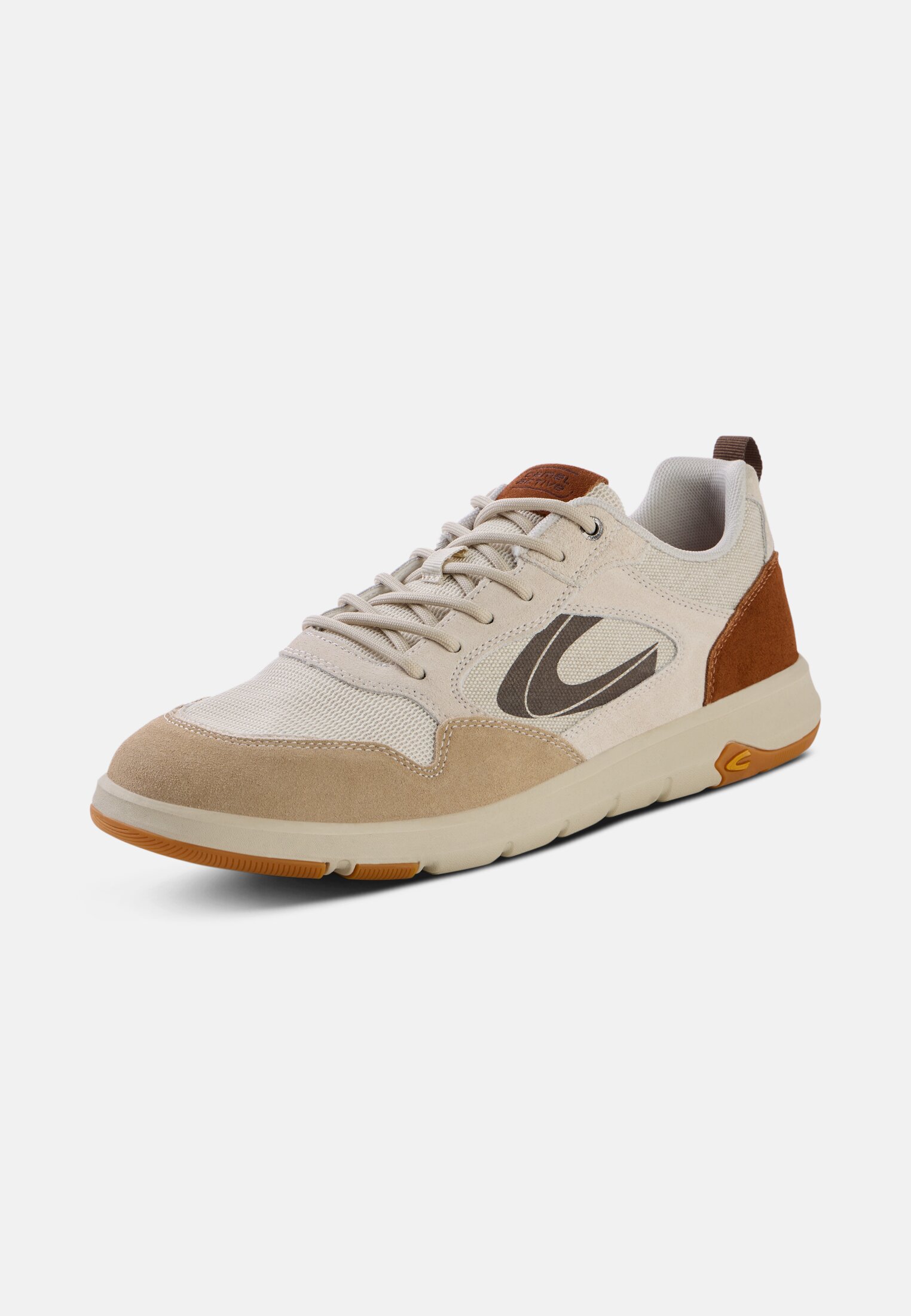 Men Lightweight trainers made from leather and fabric Beige frontal back