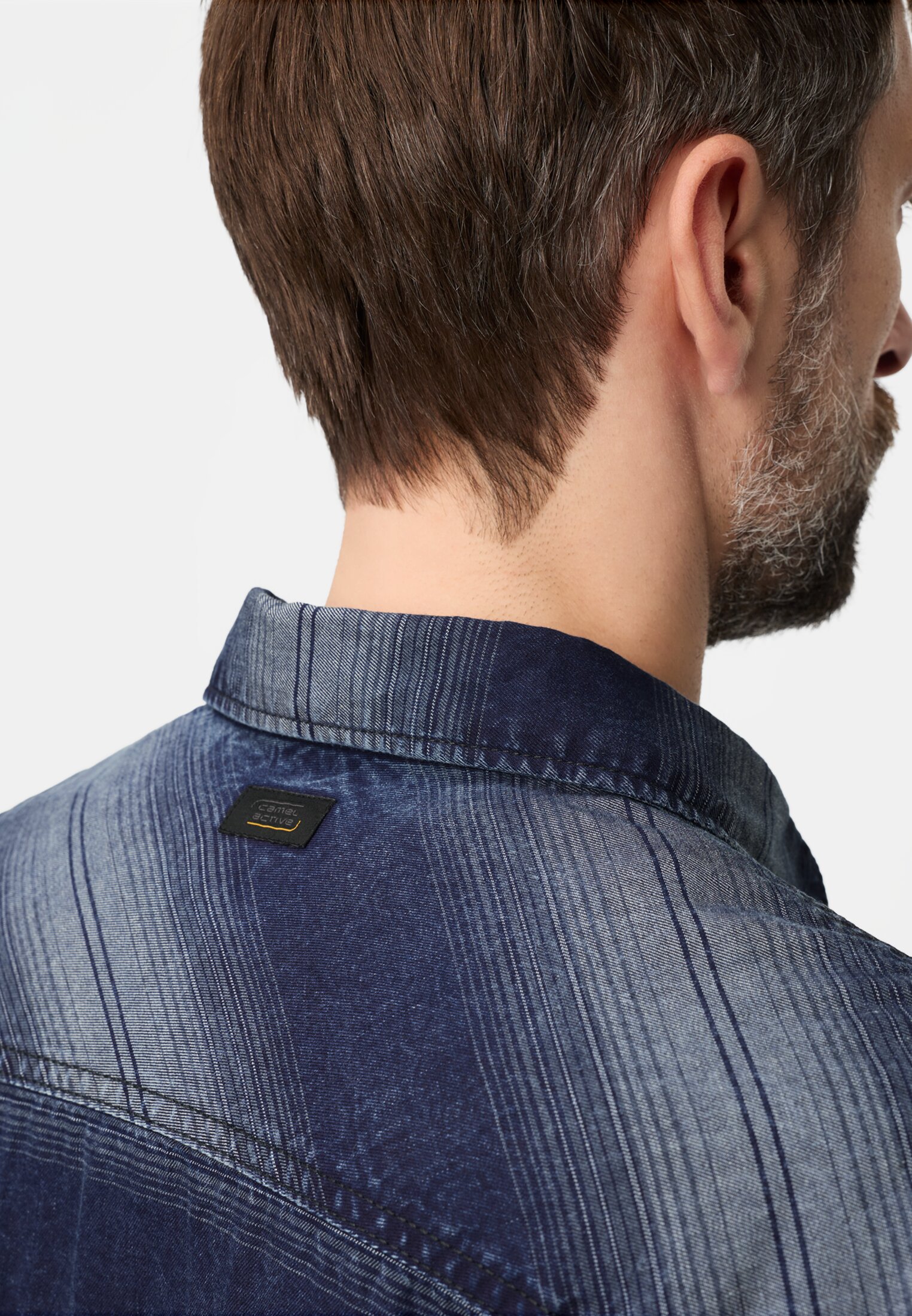 Men Short sleeve shirt with chest pockets Dark Blue worn detail close