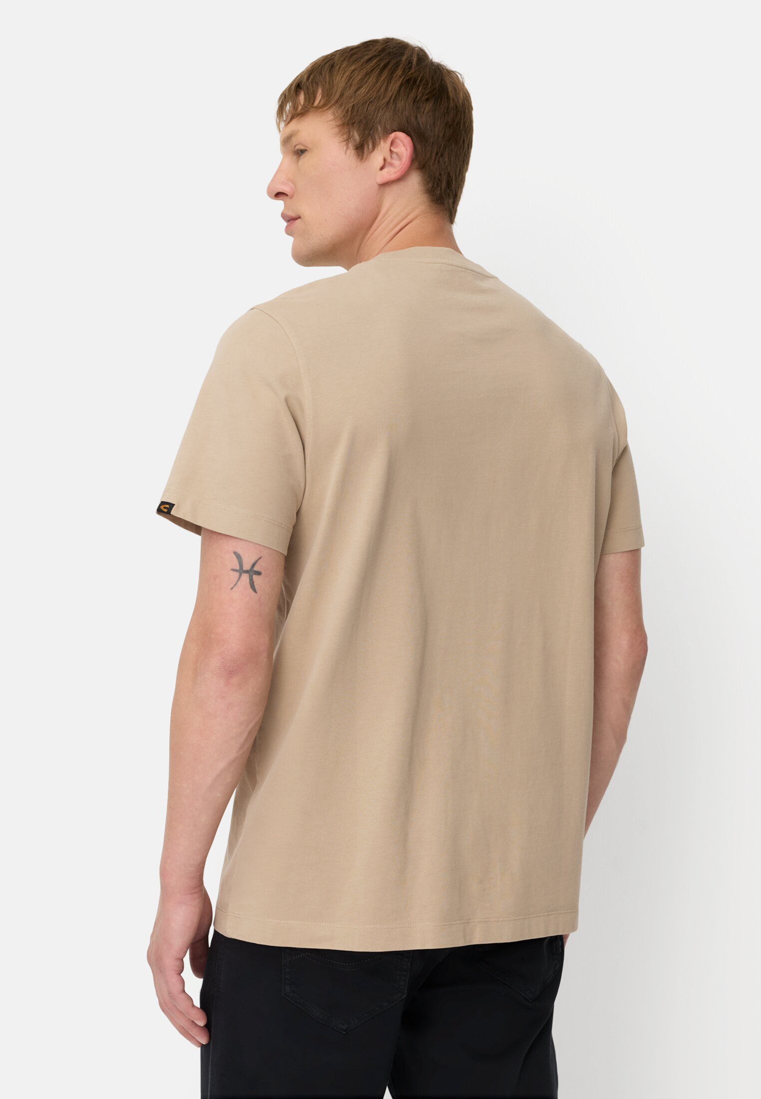 Heren T-shirt met opdruk Beige gedragen achter