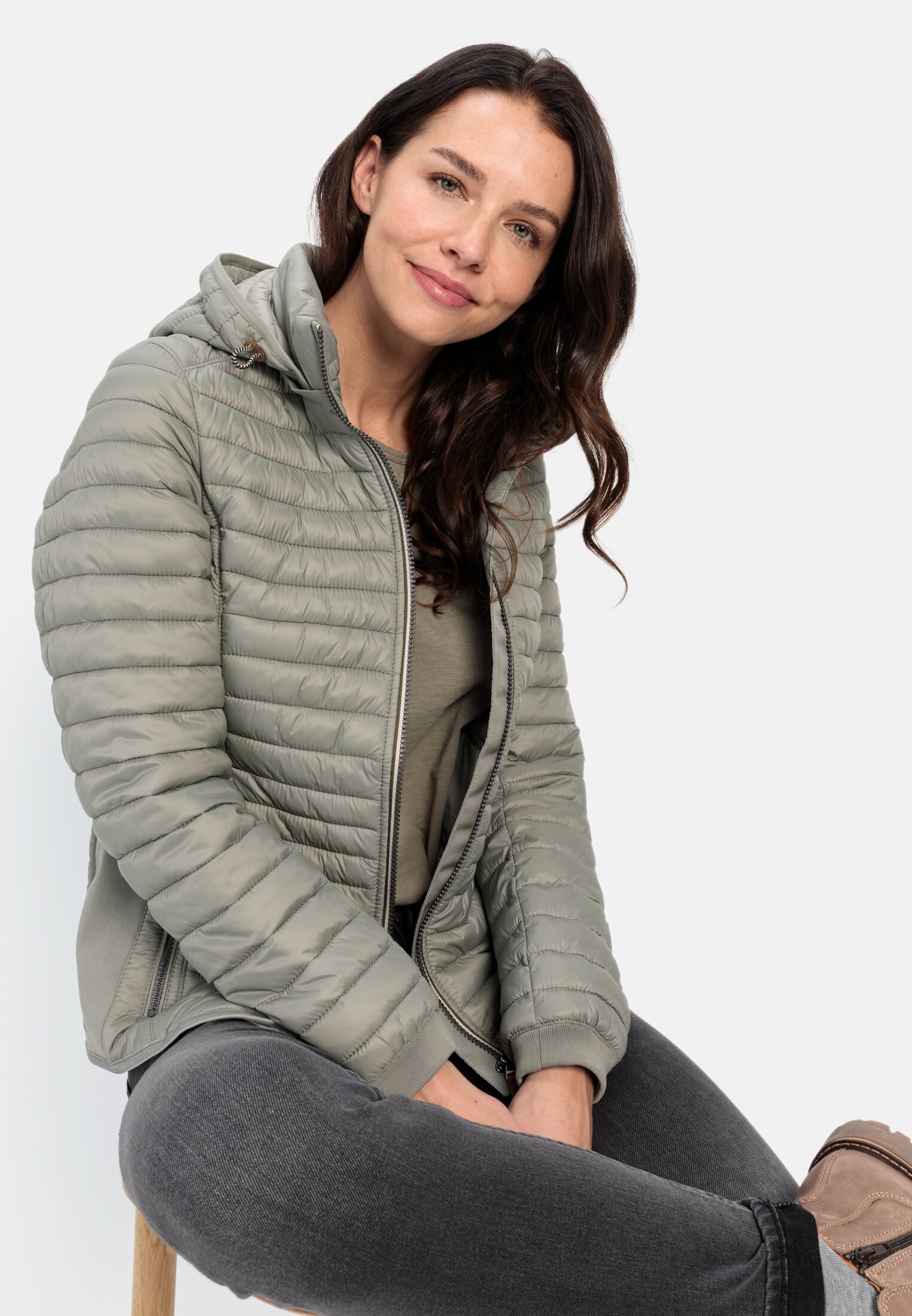 Women Lightweight quilted jacket made from recycled polyamide Sage Green worn emotional