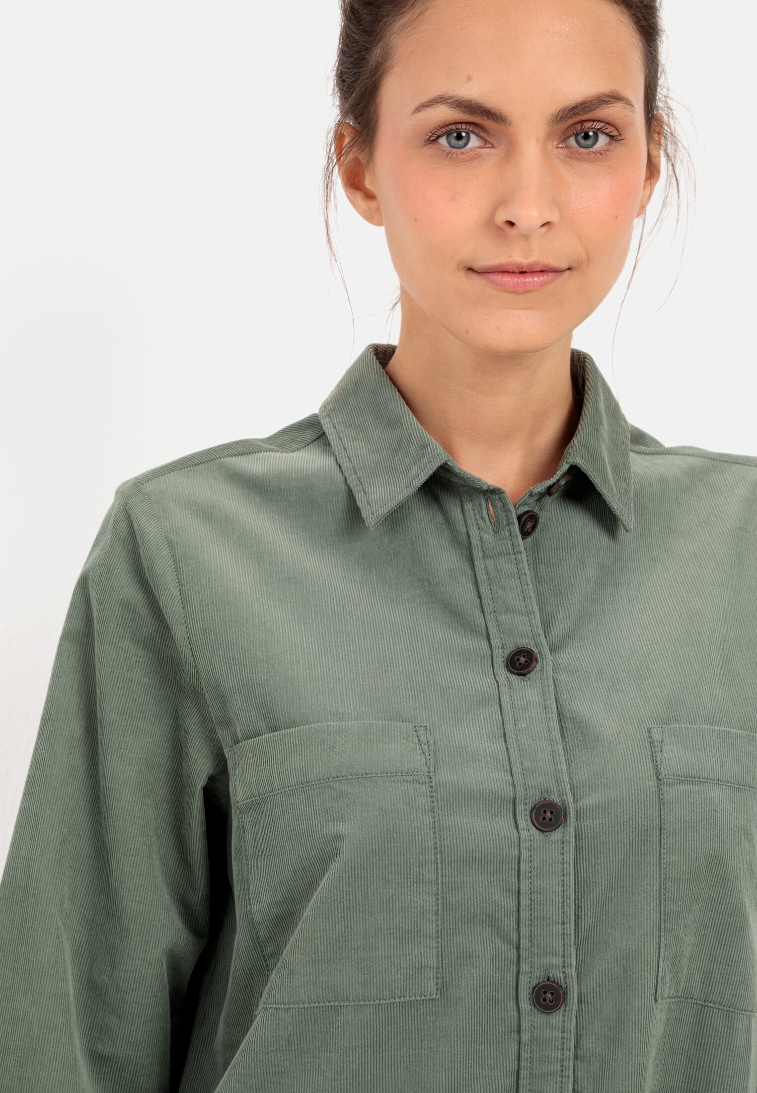 Damen Hemdblusenkleid mit langen Ärmeln Kahki getragen detailliert nah