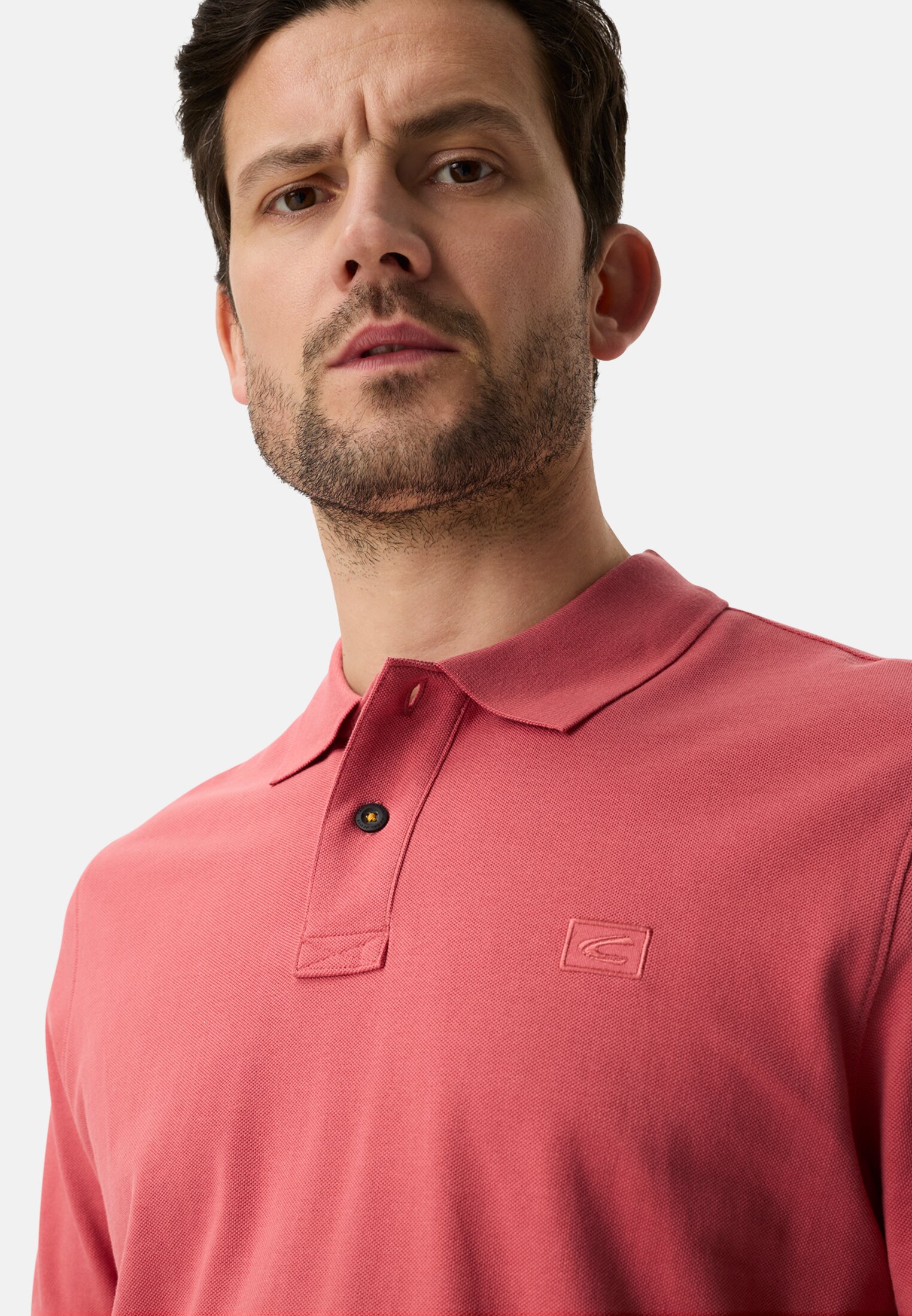Heren Poloshirt met korte knoopsluiting Rood gedragen detail dichtbij