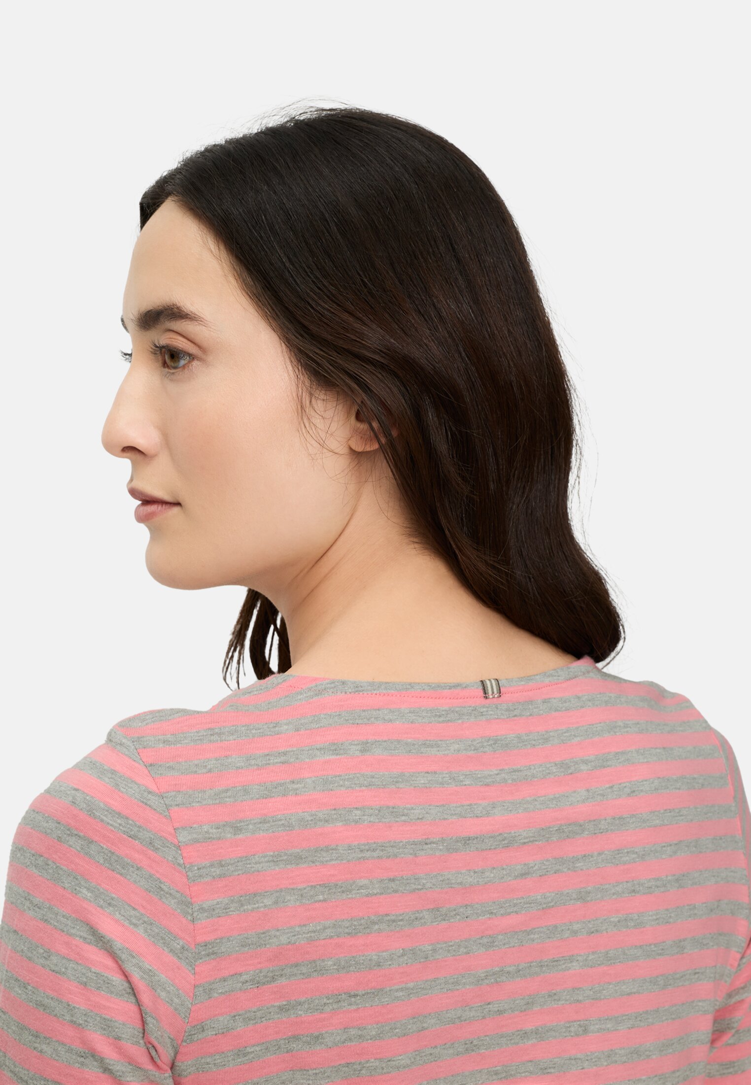 Damen Langarmshirt aus reiner Baumwolle Pink getragen detailliert nah